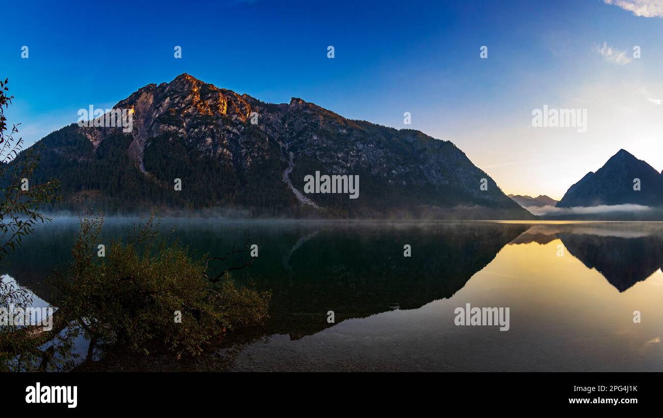 Heiterwanger, sehen Sie im Morgennebel Stockfoto