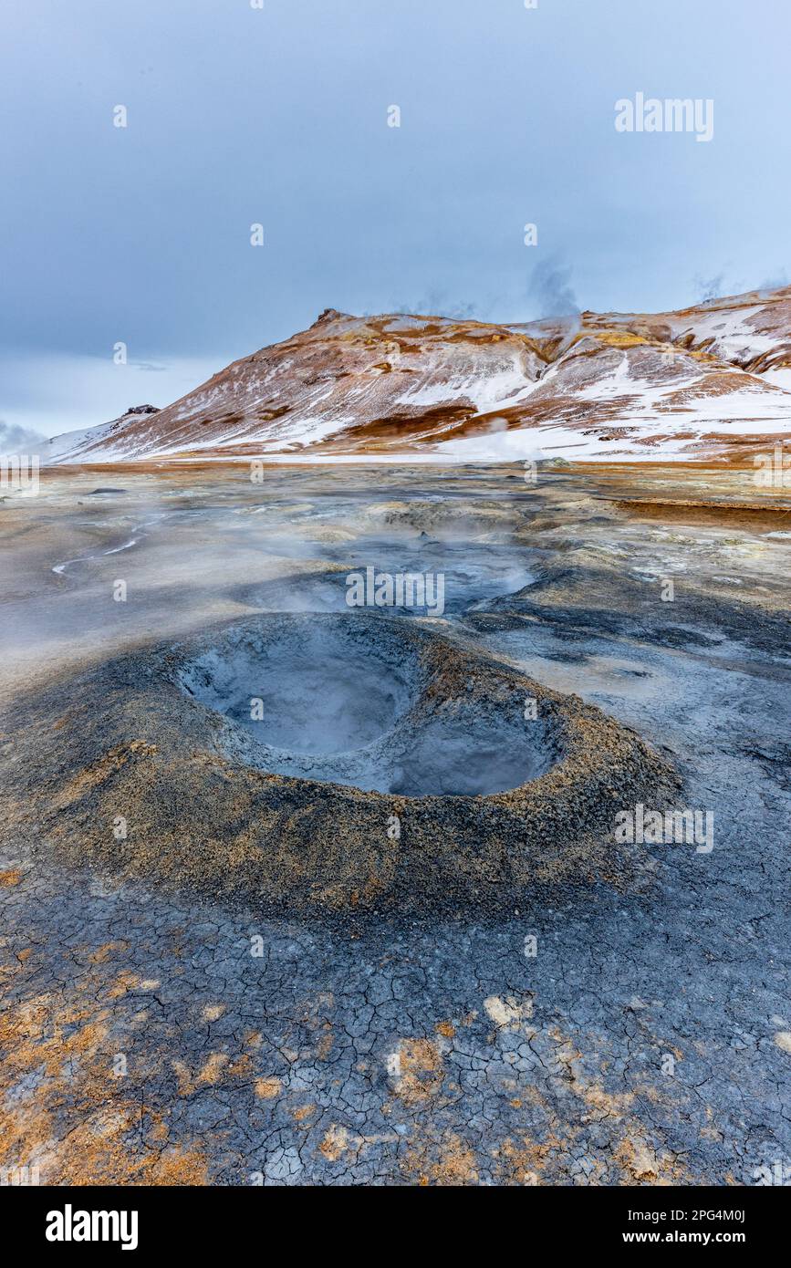 Geothermisches Gebiet Hverir am Fuße des Namafjall-Berges, Island Stockfoto