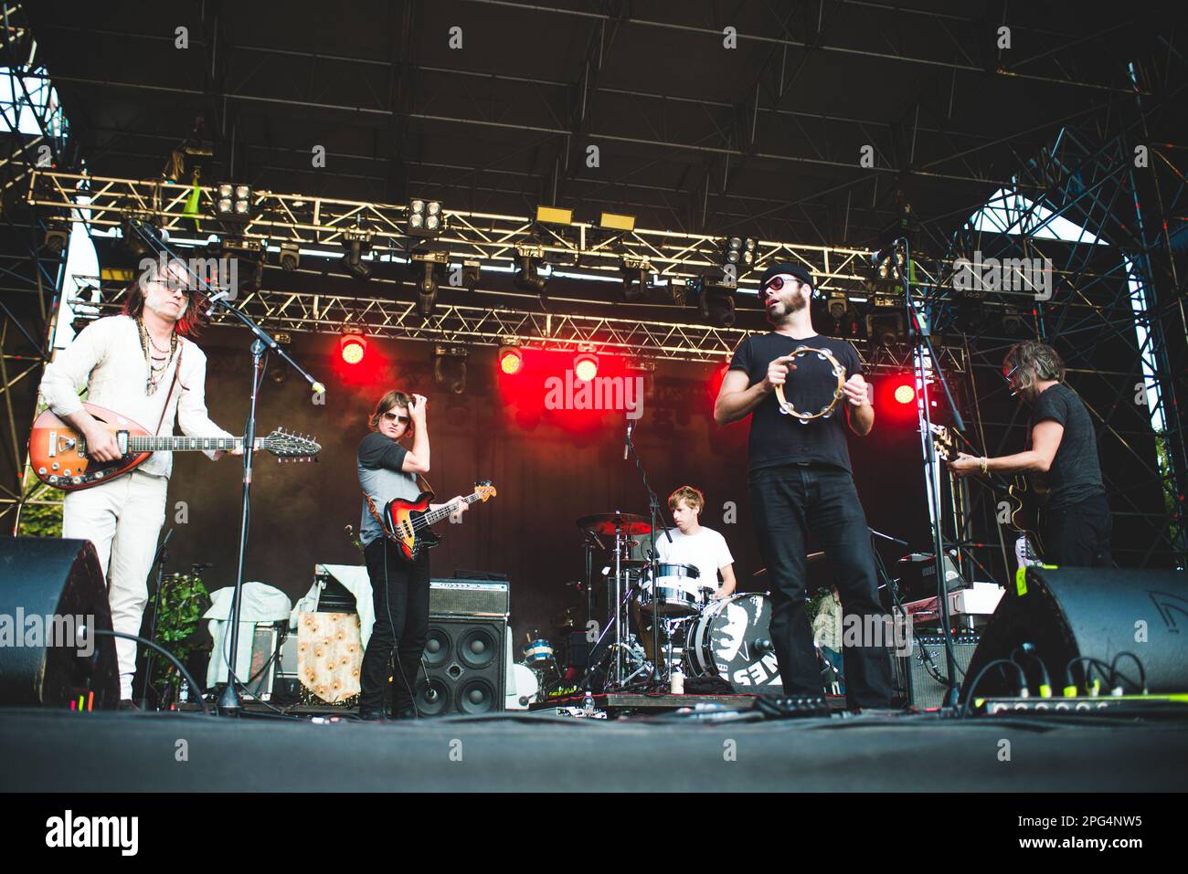 TODAYS Festival, TURIN, ITALIEN: Die amerikanische psychedelische Rockband „The Brian Jonestown Massacre“ (BJM) spielt live auf der Bühne des Todays Festival in Torino. Stockfoto