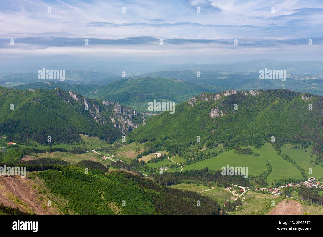 Vratna-Tal, Boboty, Stefanova, Blick von Poludnovy grun, Nationalpark Mala Fatra, Slowakei, Frühlingstag. Stockfoto