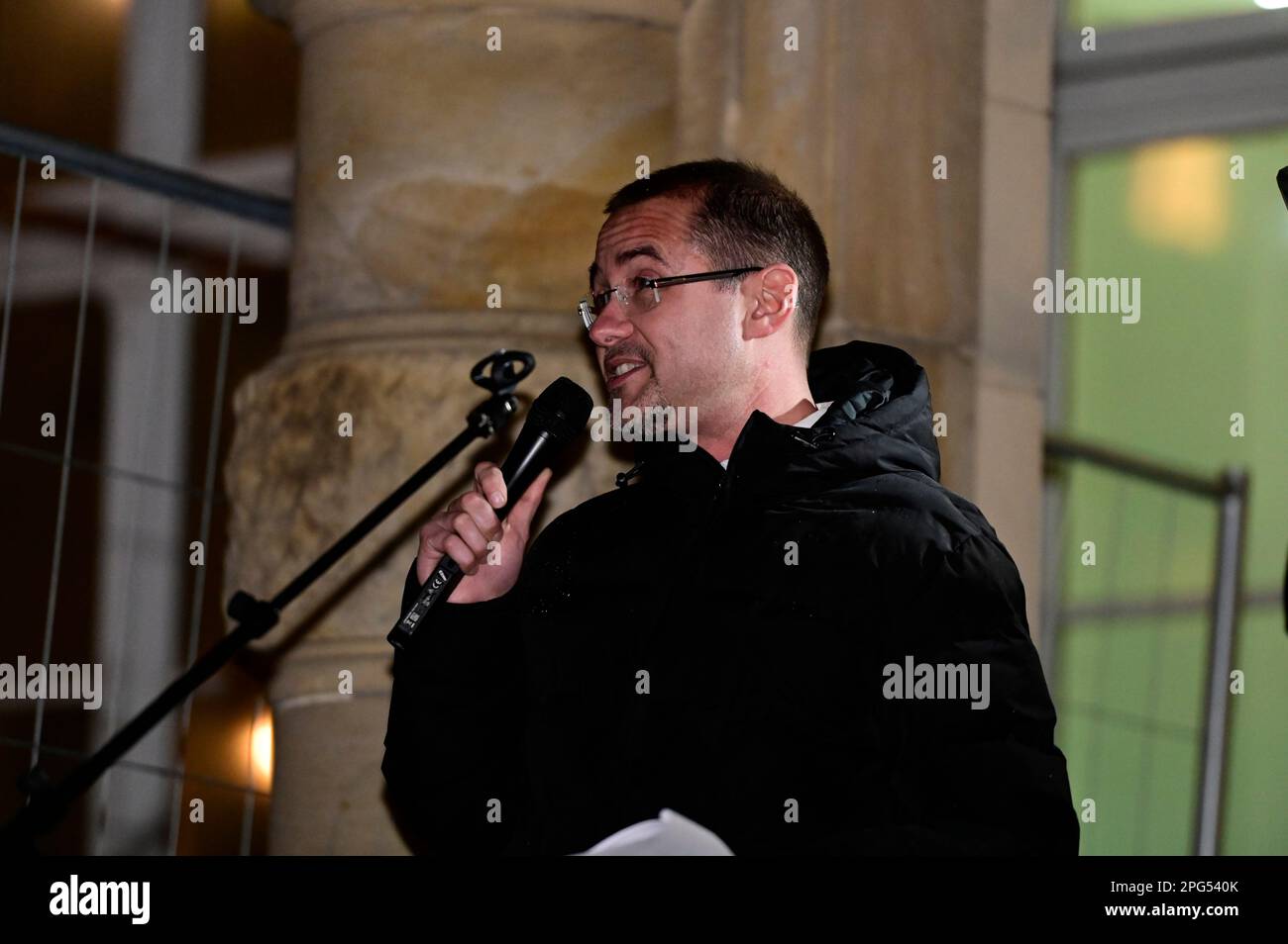 Elmar Gehrke bei der Montags-Demo auf dem Postplatz. Görlitz, 20.03.2023 Stockfoto