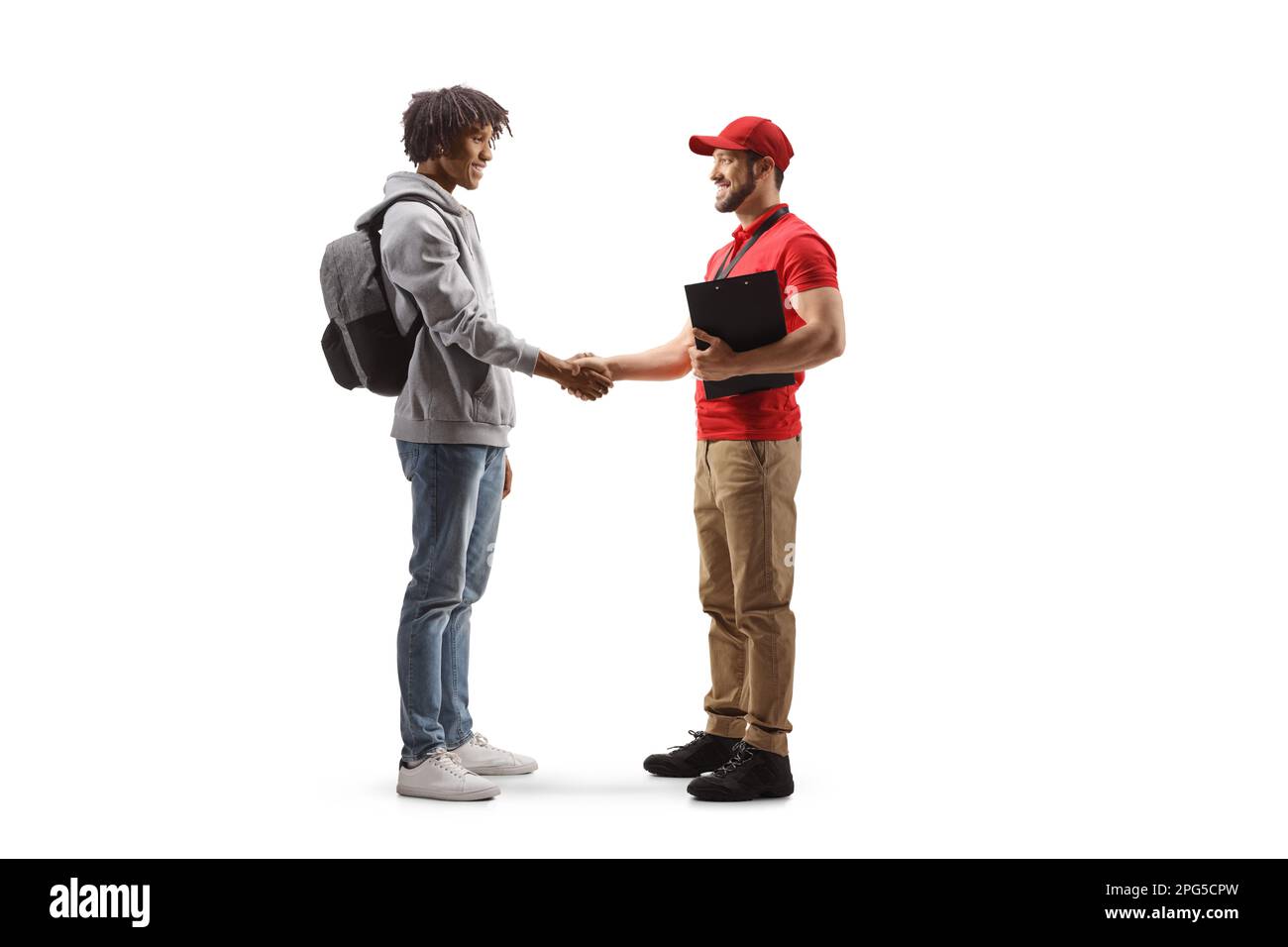 Profilfoto eines jungen afroamerikanischen Mannes, der sich mit einem Lieferanten die Hand schüttelt, isoliert auf weißem Hintergrund Stockfoto