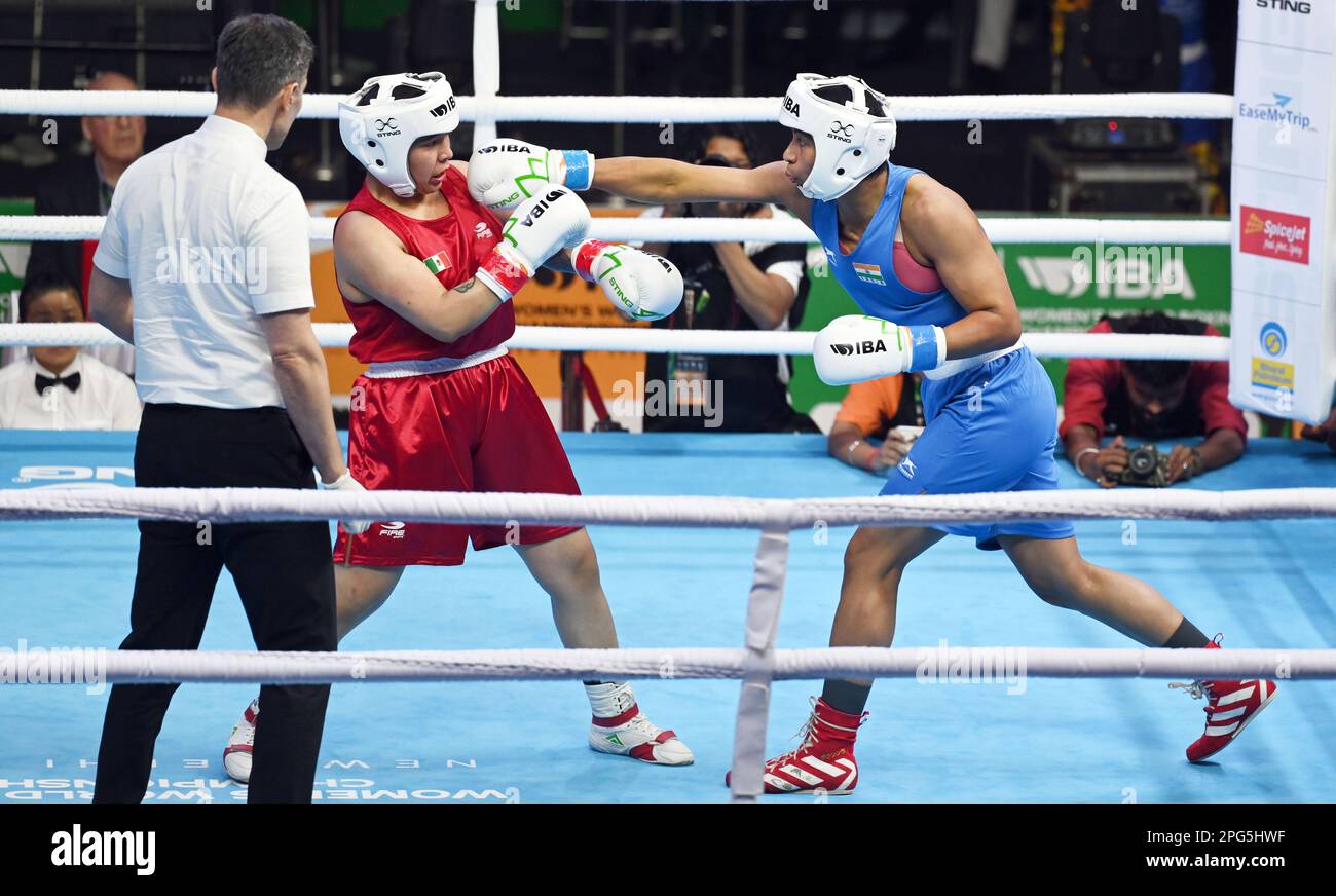 Neu-Delhi, Indien. 20. März 2023. NEW DELHI, INDIEN - MÄRZ 20: Indischer Boxer Lovlina Borgohain (Blau) und mexikanischer Boxer Vanessa Ortiz (Rot) während des 75kg. (Leichtgewicht) Spiels Runde 16 bei der IBA Women's Boxing World Championships 2023 am 20. März 2023 in Neu Delhi, Indien. (Foto: Sanjeev Verma/Hindustan Times/Sipa USA) Guthaben: SIPA USA/Alamy Live News Stockfoto