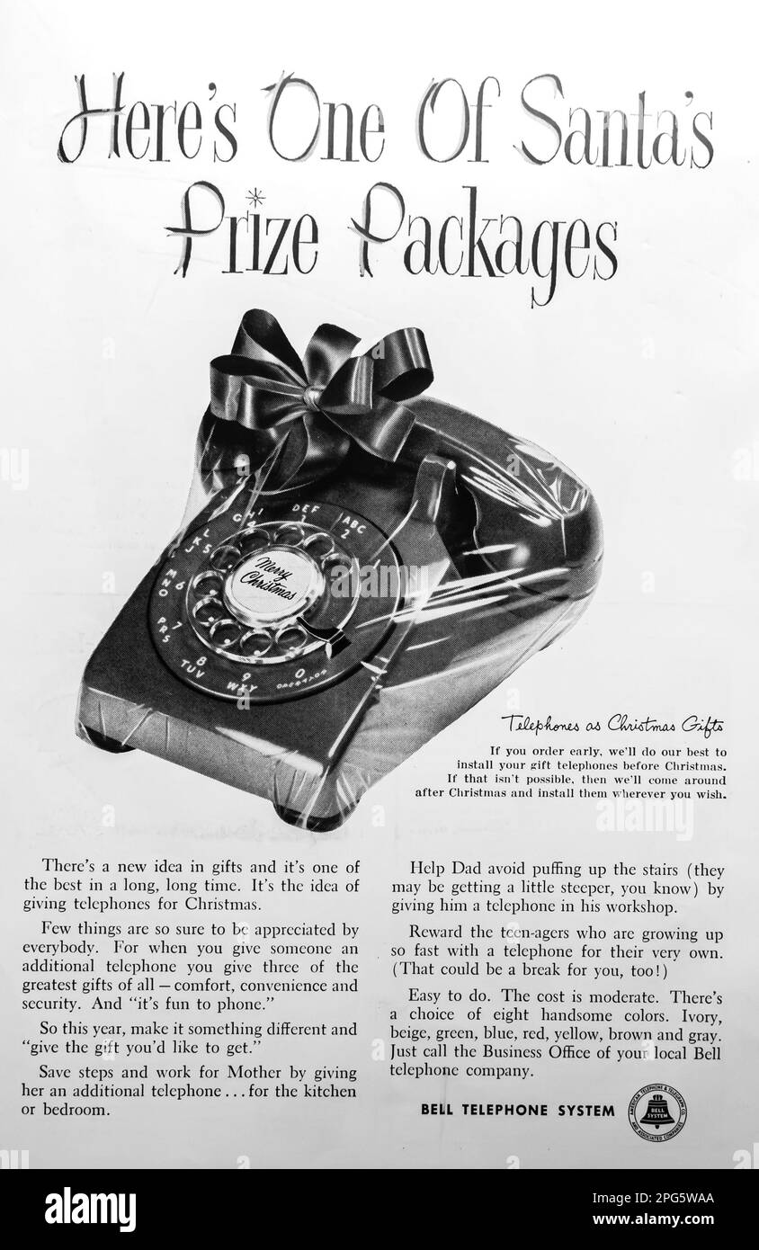 Klingeltelefon - Telefone als Weihnachtsgeschenkwerbung in einer Zeitschrift NatGeo, Dezember 1956 Stockfoto