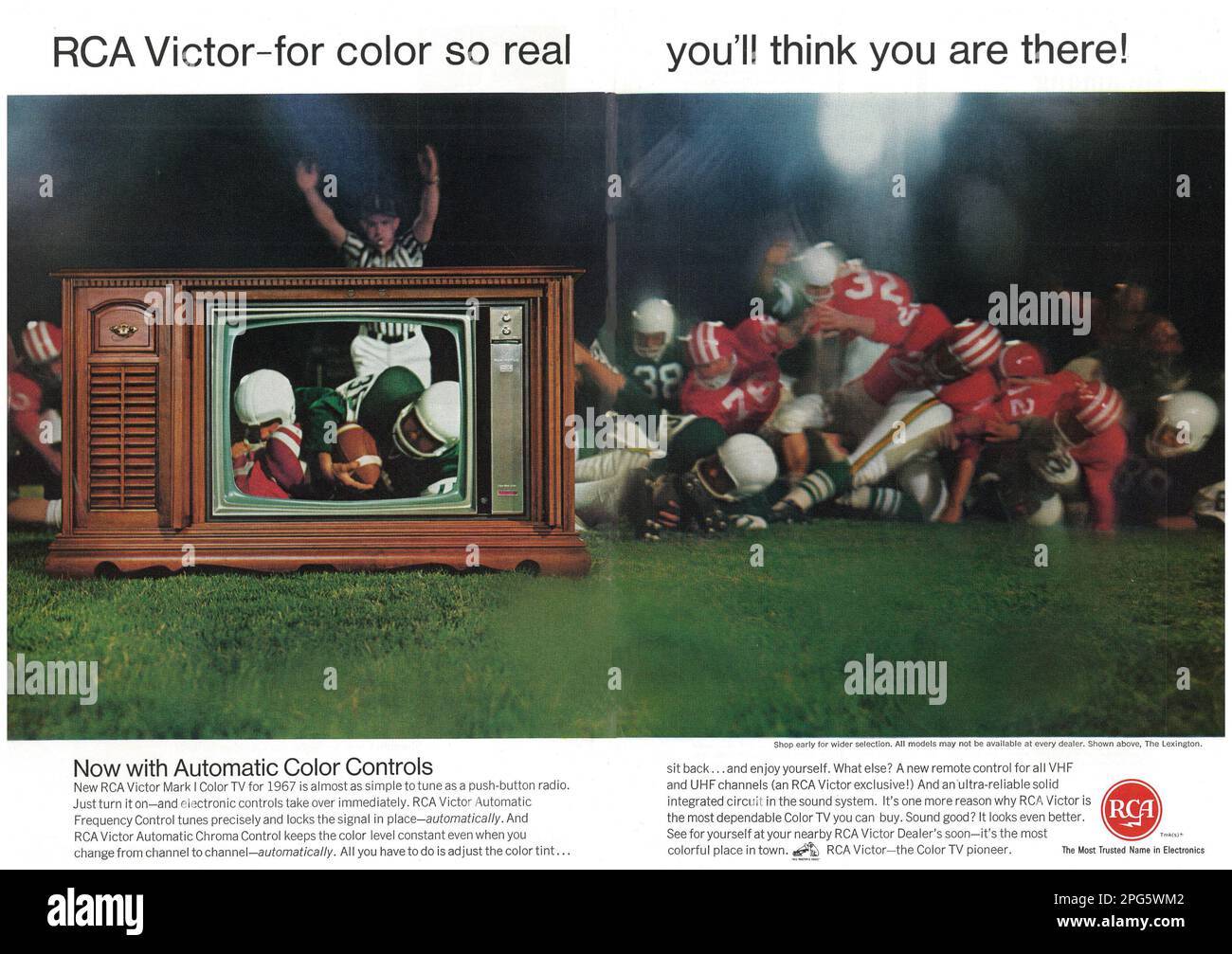 RCA Victor Farb-TV-Werbespot in einer Zeitschrift NatGeo, November 1956 Stockfoto