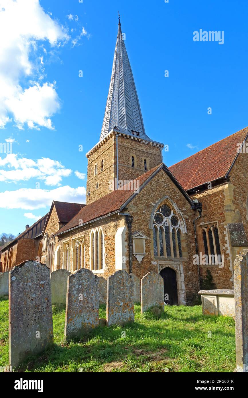 St. Peter & Paul Sandsteinkirche, Borough Rd, Godalming, Surrey, England, Großbritannien, GU7 2AG - Gebäude der Kategorie I Stockfoto