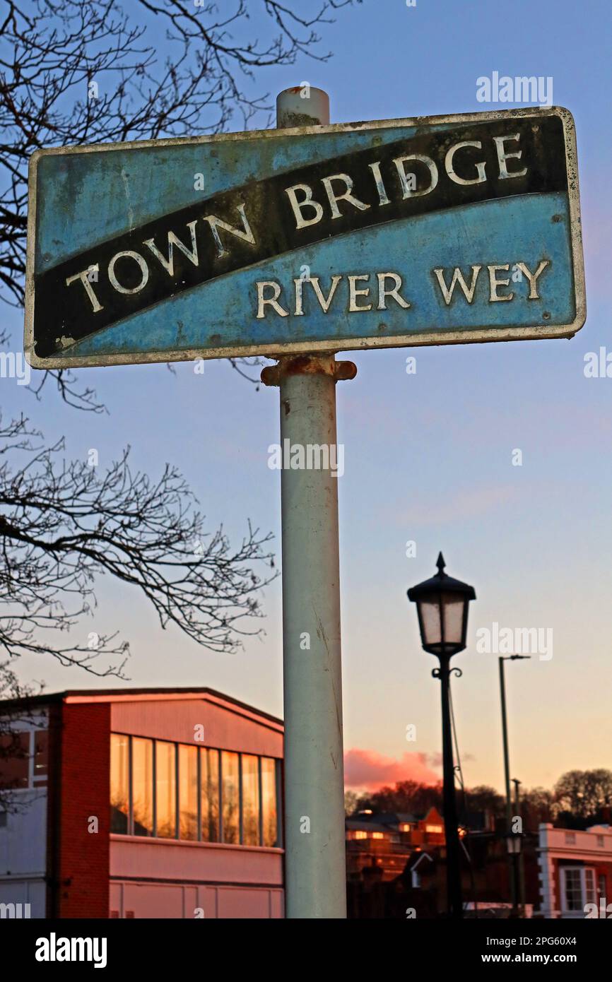 Town Bridge, River Wey Schild, Bridge Street, Godalming, Waverley Borough Council, Surrey, England, Großbritannien, GU7 1HP Stockfoto