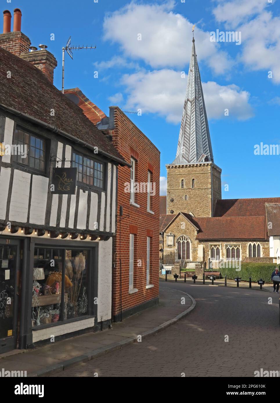 St. Peter & Paul Sandsteinkirche, Borough Rd, Godalming, Surrey, England, Großbritannien, GU7 2AG - Gebäude der Kategorie I Stockfoto