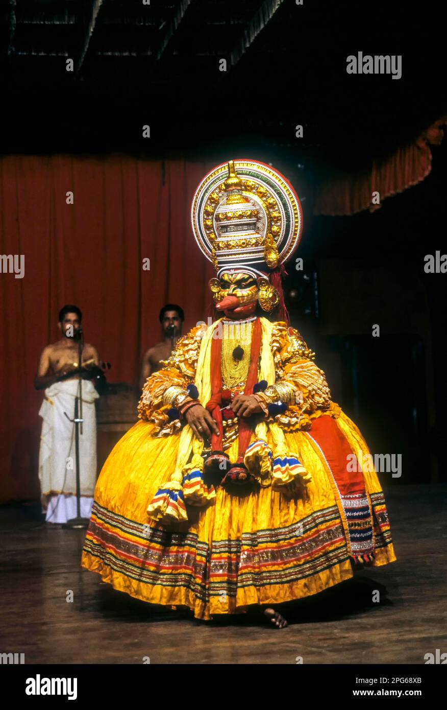 Eine Vogelfigur in Kathakali, normalerweise Hamsam, Swan in Kerala Kalamandalam, Cheruthuruthy bei Soranur, Kerala, Südindien, Indien, Asien Stockfoto