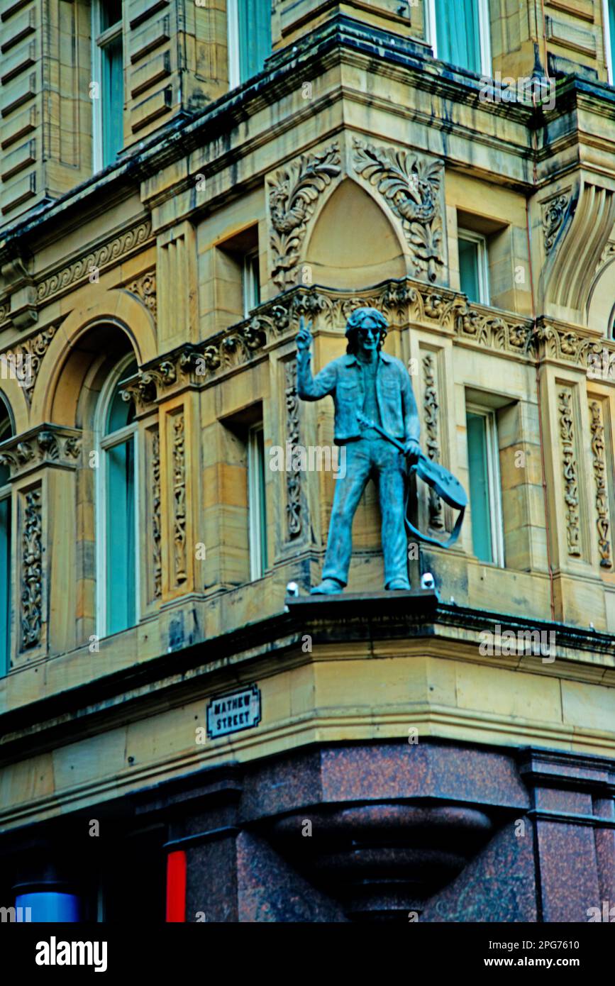 Hard Days Night Hotel und John Lennon Sculpture, Liverpool, Merseyside, England Stockfoto