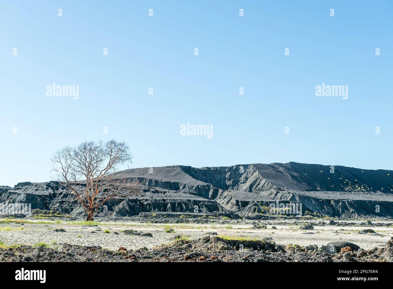 Die Staumauer in Jagersfontein, die zusammenbrach und Teile der Stadt mit giftigem Schlamm bedeckte Stockfoto