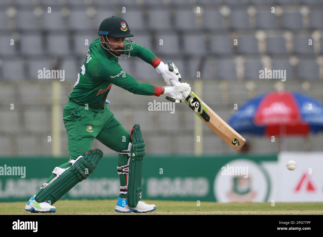 Litton Kumar das schlägt während des ODI-Spiels Bangladesch-Irland 2. im Sylhet International Cricket Stadium, Lakkarura, Sylhet, Bangladesch. Stockfoto