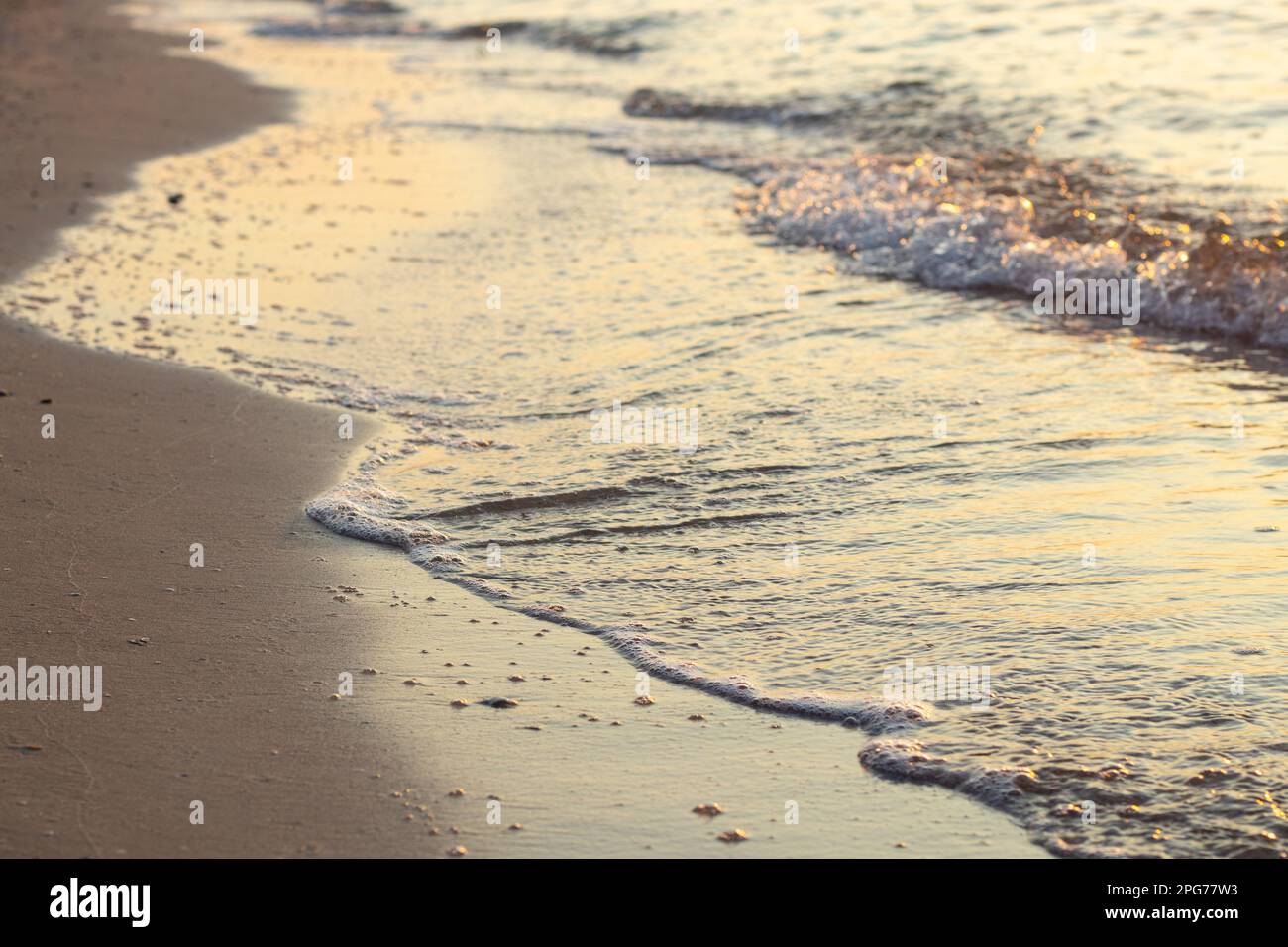 Am Meeresufer am Morgen bei Sonnenaufgang das Asowsche Meer Stockfoto