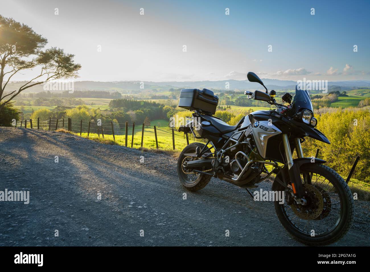 Abendliche Abenteuerfahrt zum Riverhead Forest in Auckland, Neuseeland Stockfoto