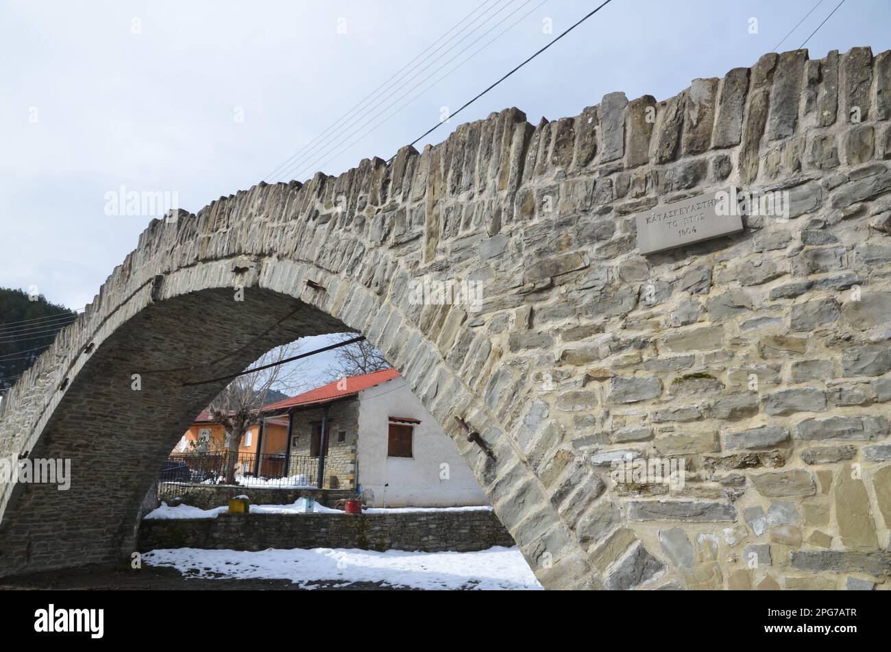 Griechenland, Nordgriechenland, Grevena Dotsiko traditionelles Dorf Bogensteinbrücke Stockfoto