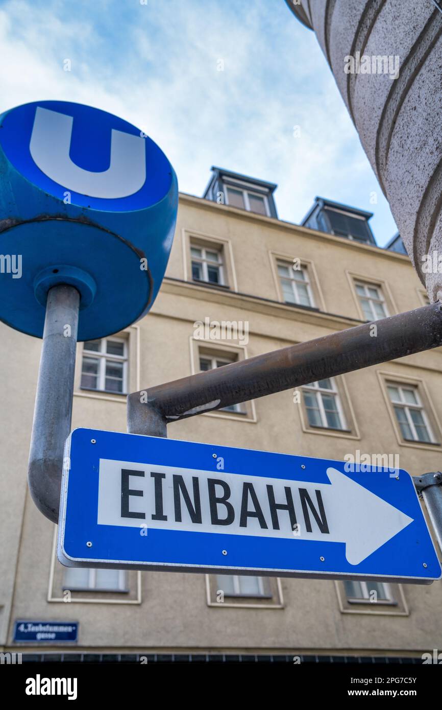 Einbahnschild in Wien, Österreich. Stockfoto