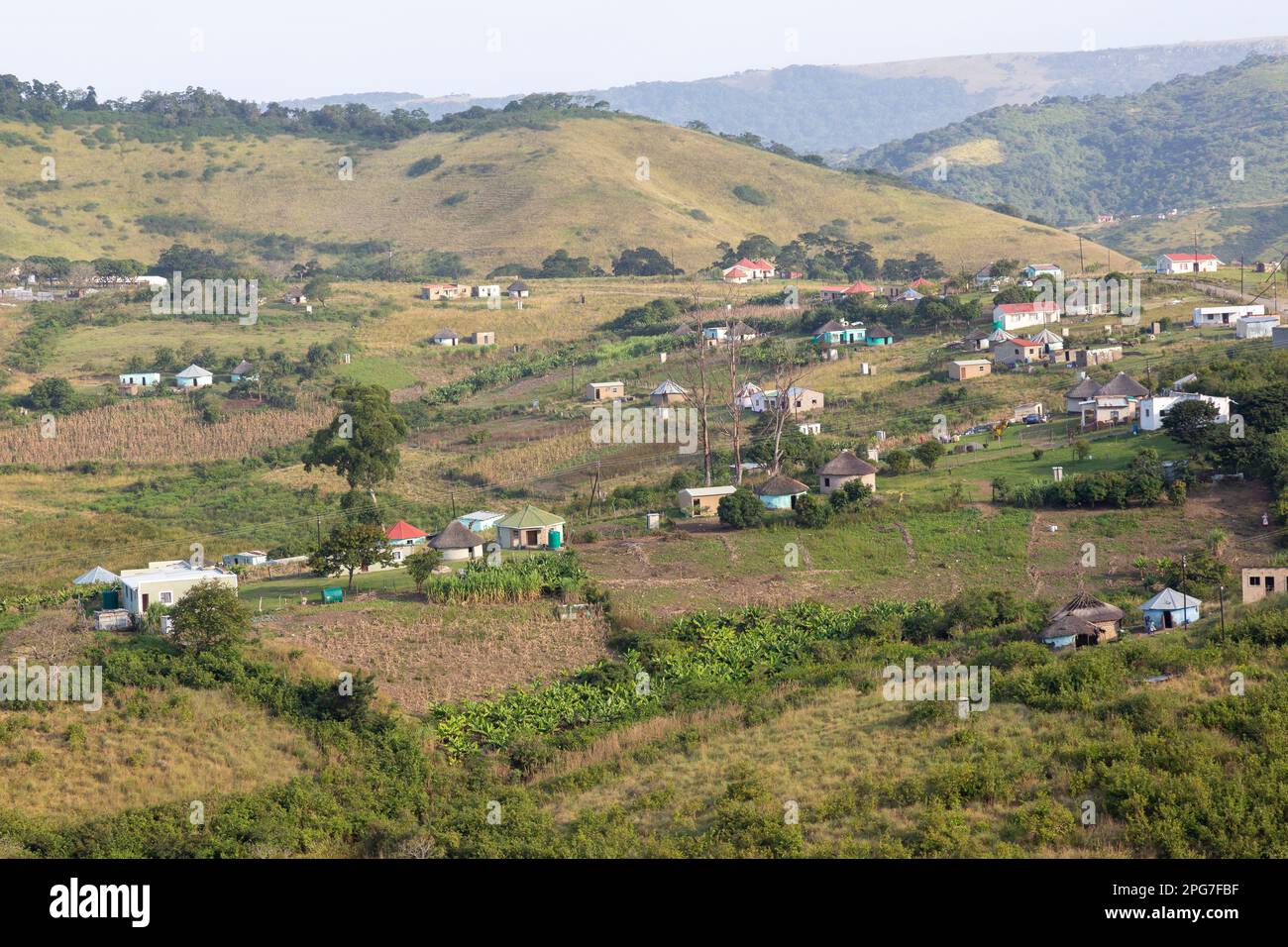 Verstreute Hütten und Anwesen in Pondoland, Transkei Stockfoto