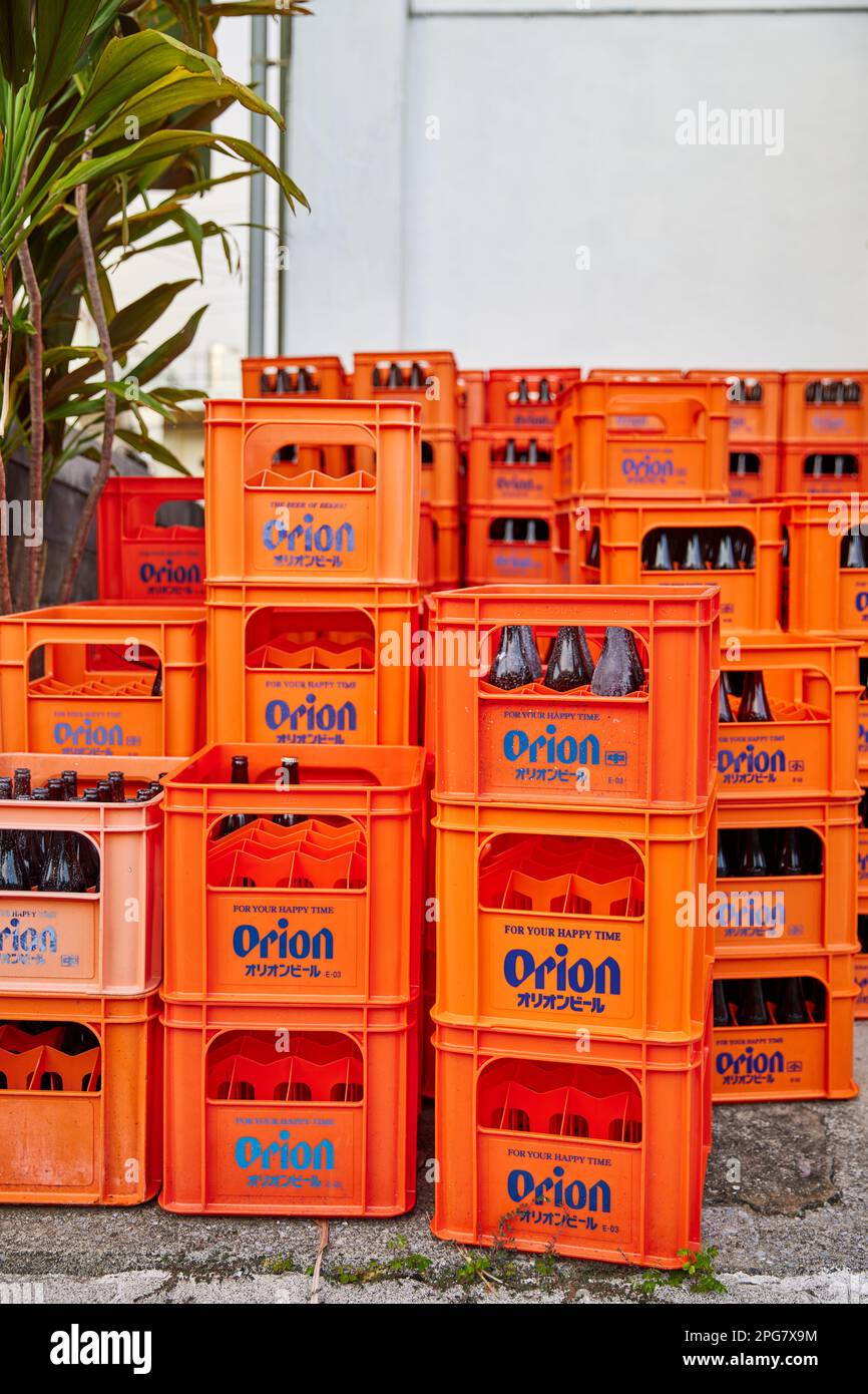 Orion Bierkisten, orange; Okinawa, Japan Stockfoto