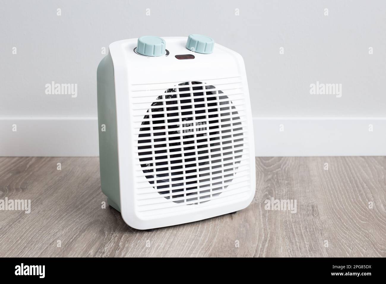 Small electric heater -Fotos und -Bildmaterial in hoher Auflösung – Alamy