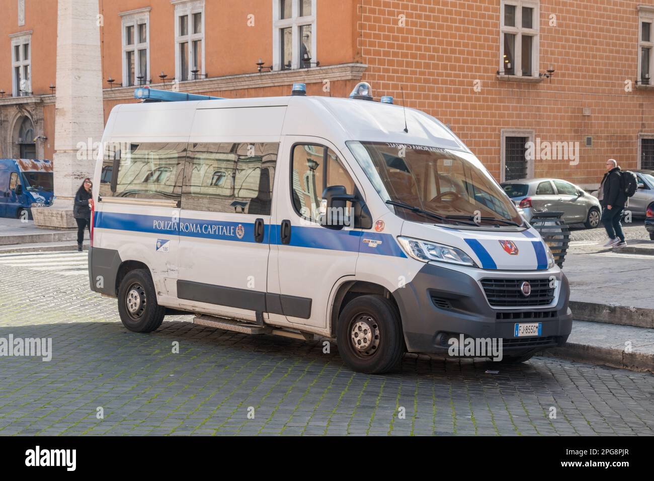 Vatikanstadt, Vatikan - 7. Dezember 2022: Auto der Polizei von Rom (Polizia Roma Capitale). Stockfoto