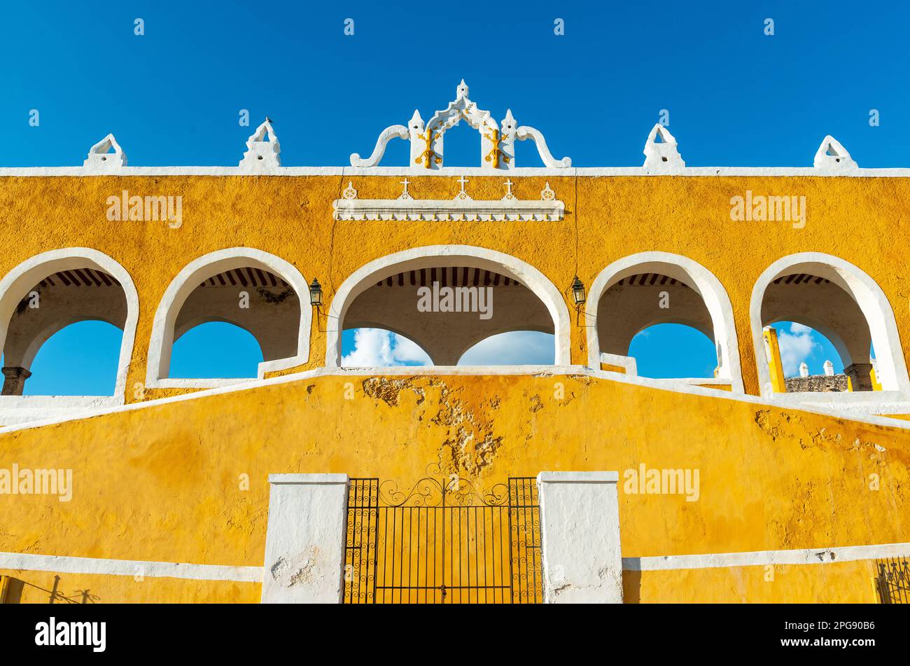 Klosterarchitektur San Antonio de Padua, Izamal, Yucatan, Mexiko. Stockfoto