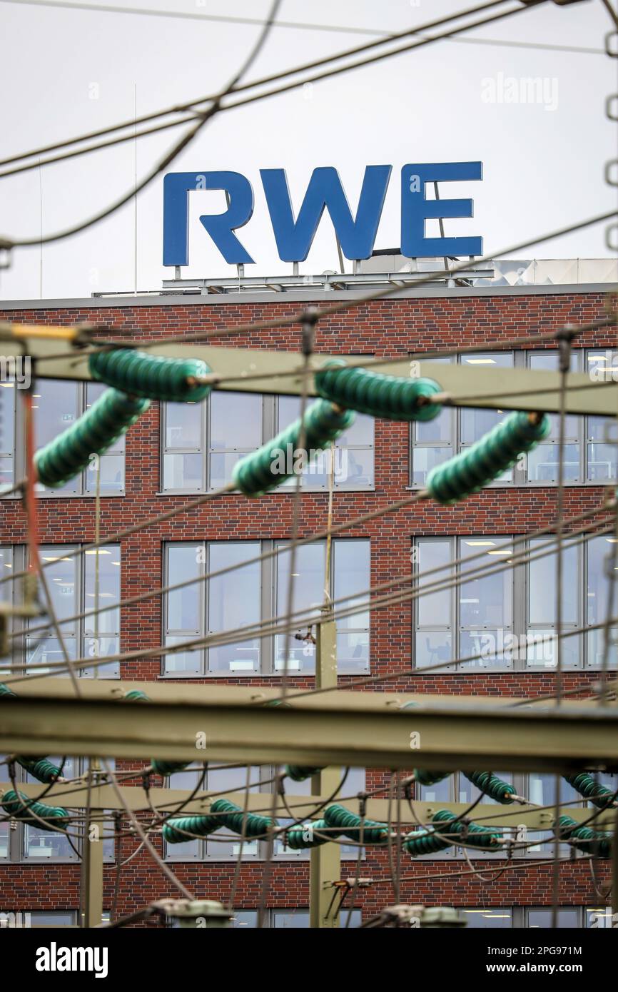 Essen, Nordrhein-Westfalen, Deutschland - RWE-Zentrale, RWE-Campus mit Umspannwerk. Stockfoto