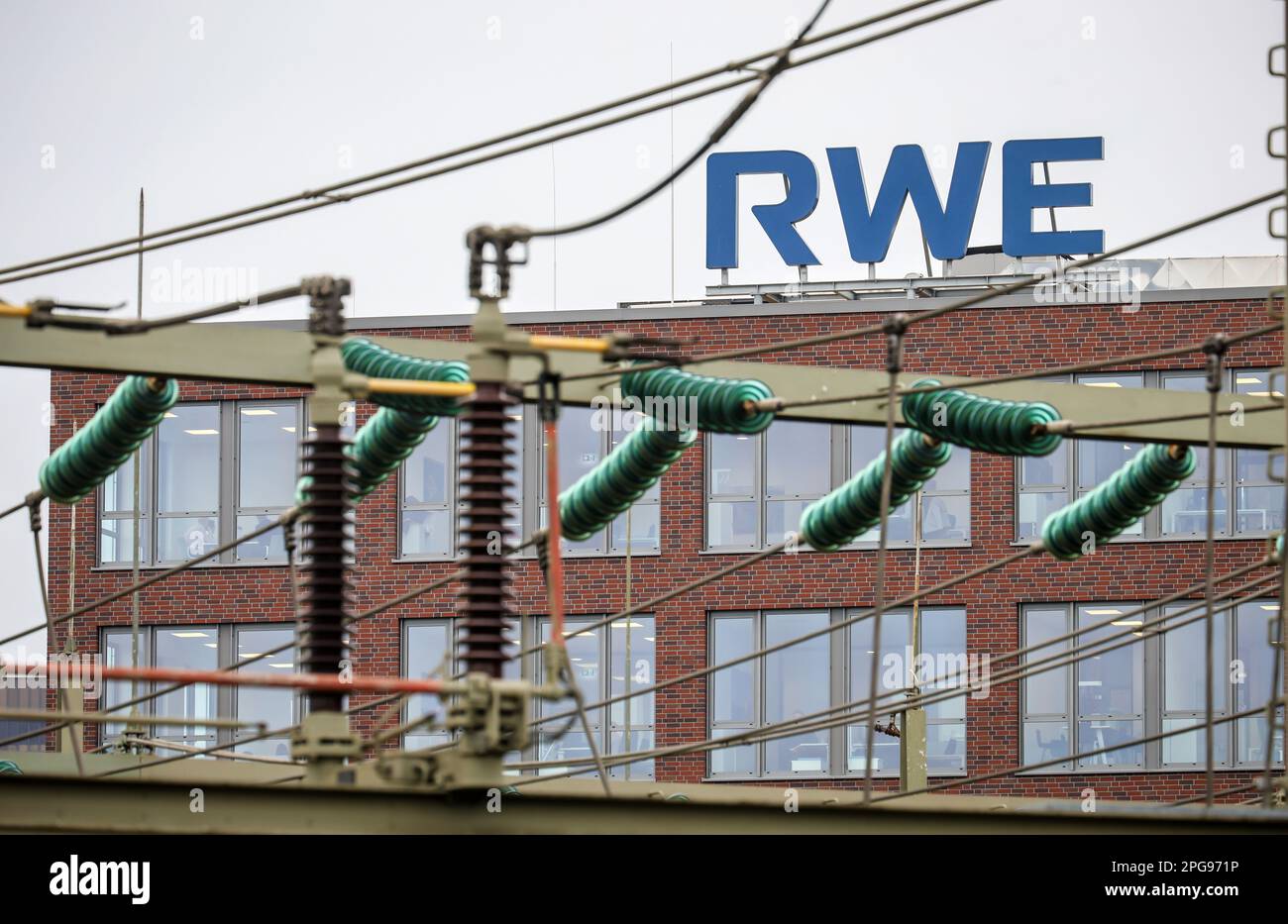 Essen, Nordrhein-Westfalen, Deutschland - RWE-Zentrale, RWE-Campus mit Umspannwerk. Stockfoto