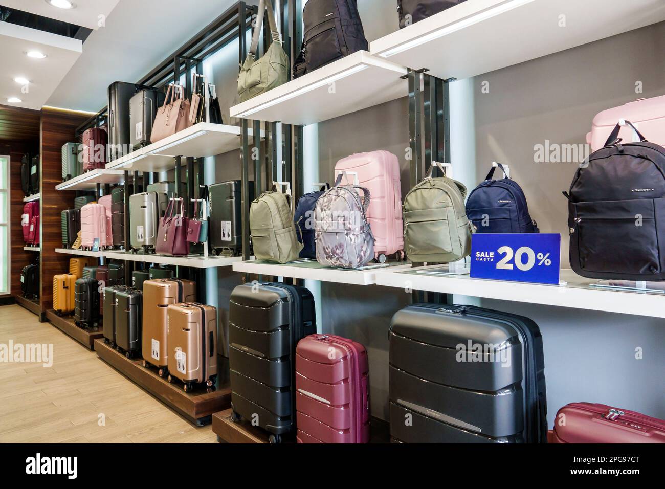 Mexiko-Stadt, Polanco Antara, gehobenes Open-Air-Einkaufszentrum, Samsonite-Gepäck im Innenbereich, Geschäfte, Geschäfte, Geschäfte, Geschäfte, Geschäfte, Geschäfte, Geschäfte, Geschäfte Stockfoto