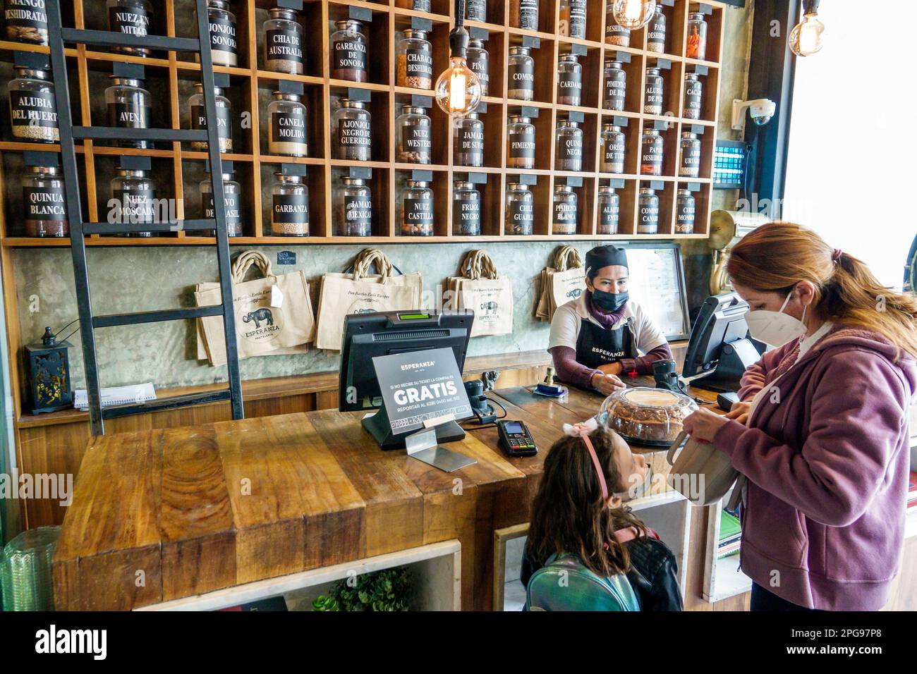 Mexiko-Stadt, Polanco, Esperanza Pasteleria Bulk Gewürze, Kunde, weibliche Frau, Erwachsene, Bewohner, Kinder, Kindheit, Kind Stockfoto