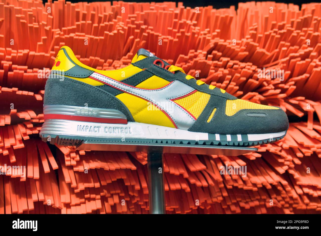 DIADORA TITAN TRAINER Stockfoto