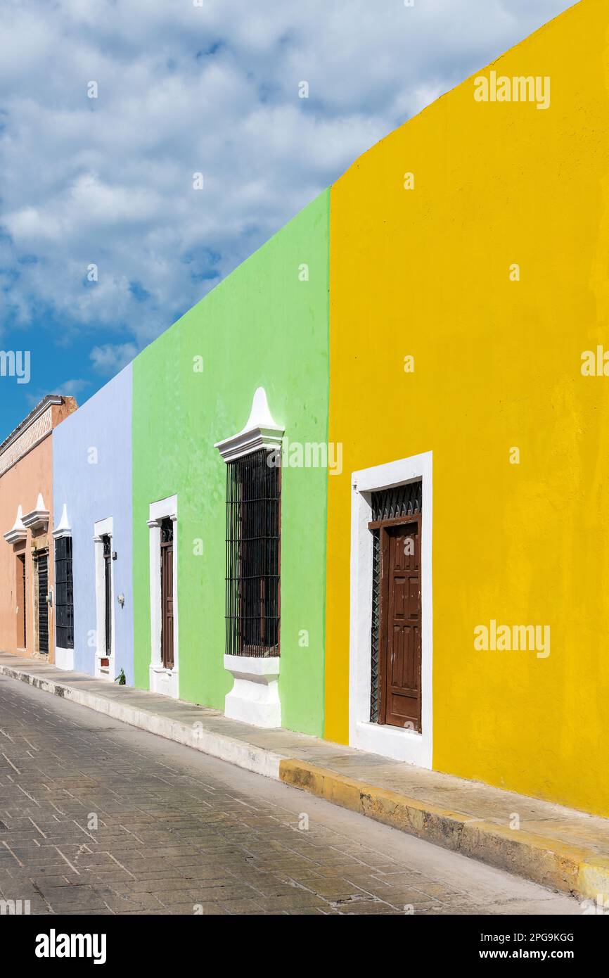 Farbenfrohe Wohnarchitektur in Campeche, Yucatan, Mexiko. Stockfoto