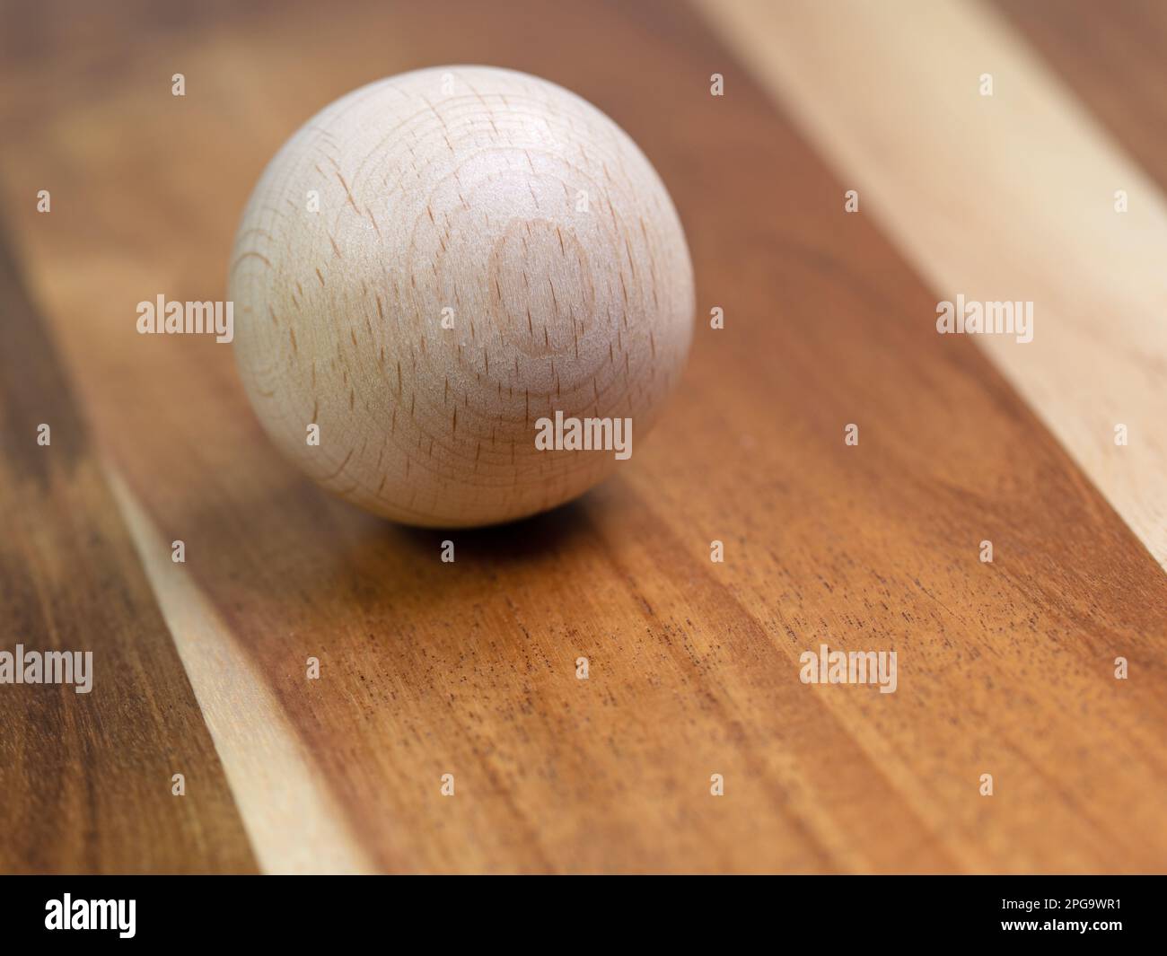 Holzkugel in Nahaufnahme Stockfoto