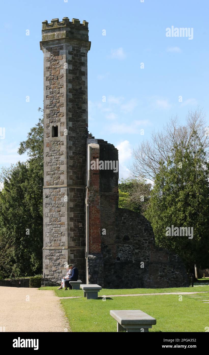 Bleibt Antrim Castle - alter Steinturm, der letzte verbleibende Bau der Burg, auch bekannt als Italianate Tower in den Antrim Castle Gardens. Stockfoto