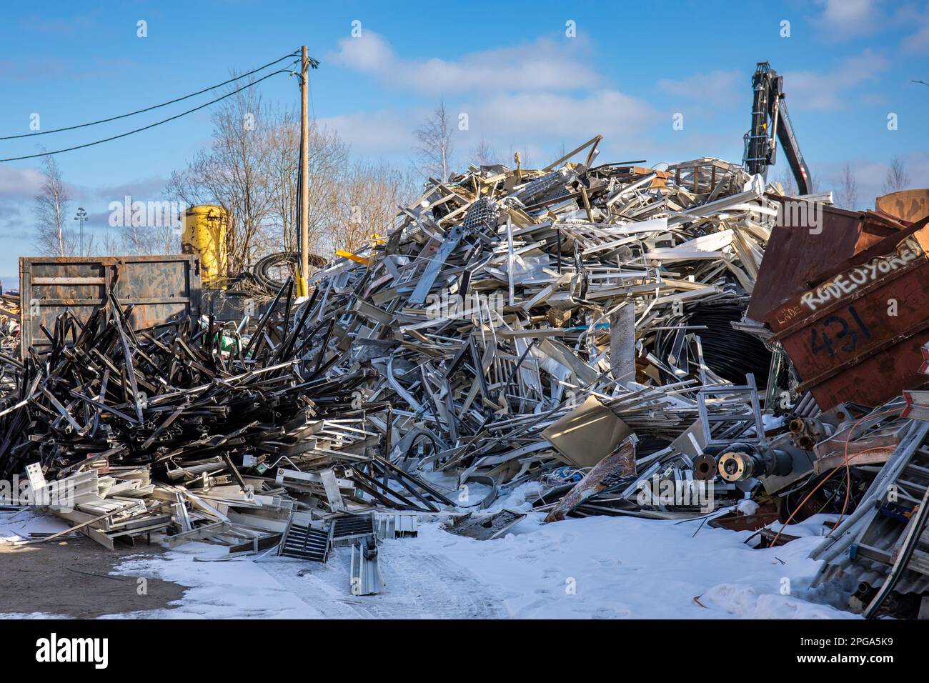Metallschrott zum Recycling im Bezirk Kyläsaari in Helsinki, Finnland Stockfoto