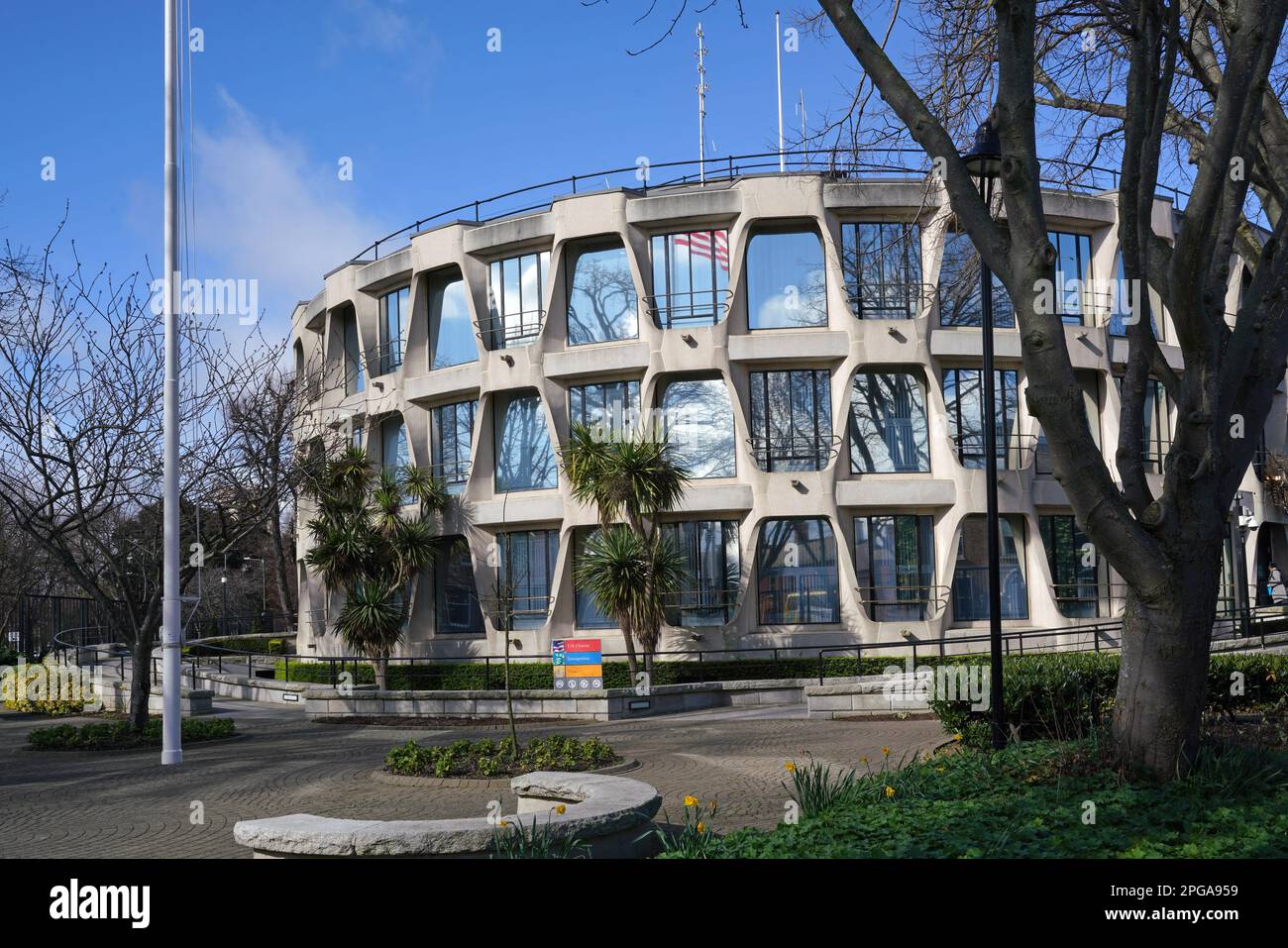 Die Botschaft der Vereinigten Staaten in Dublin, ein einzigartiges Beispiel brutalistischer Architektur Stockfoto