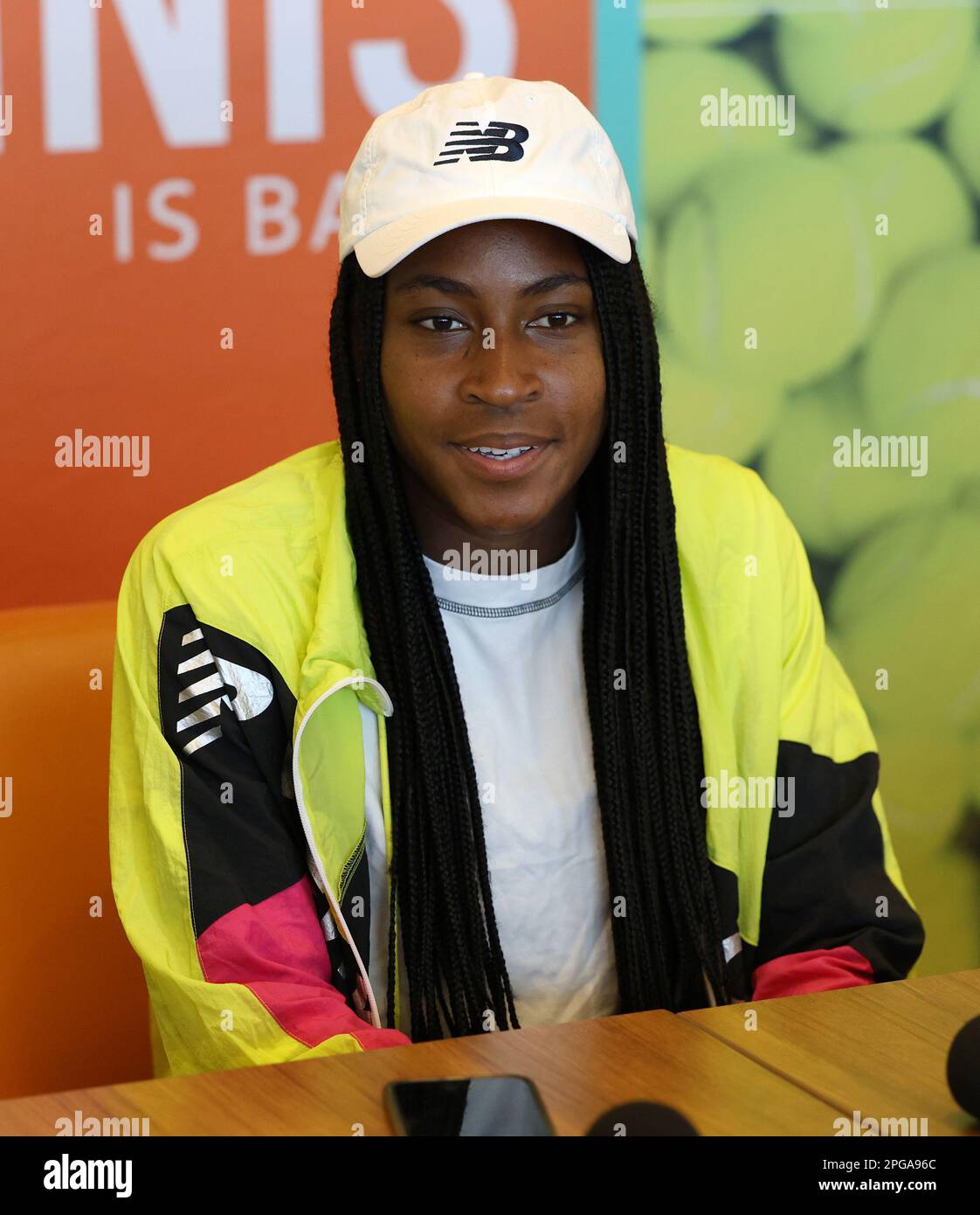 Miami, Vereinigte Staaten Von Amerika. 21. März 2023. MIAMI GARDENS, FLORIDA - 21. MÄRZ: Coco Gauff stellt während der Miami Open im Hard Rock Stadium am 21. März 2023 in Miami Gardens, Florida, Fragen aus den Medien. (Foto: Alberto E. Tamargo/Sipa USA) Guthaben: SIPA USA/Alamy Live News Stockfoto