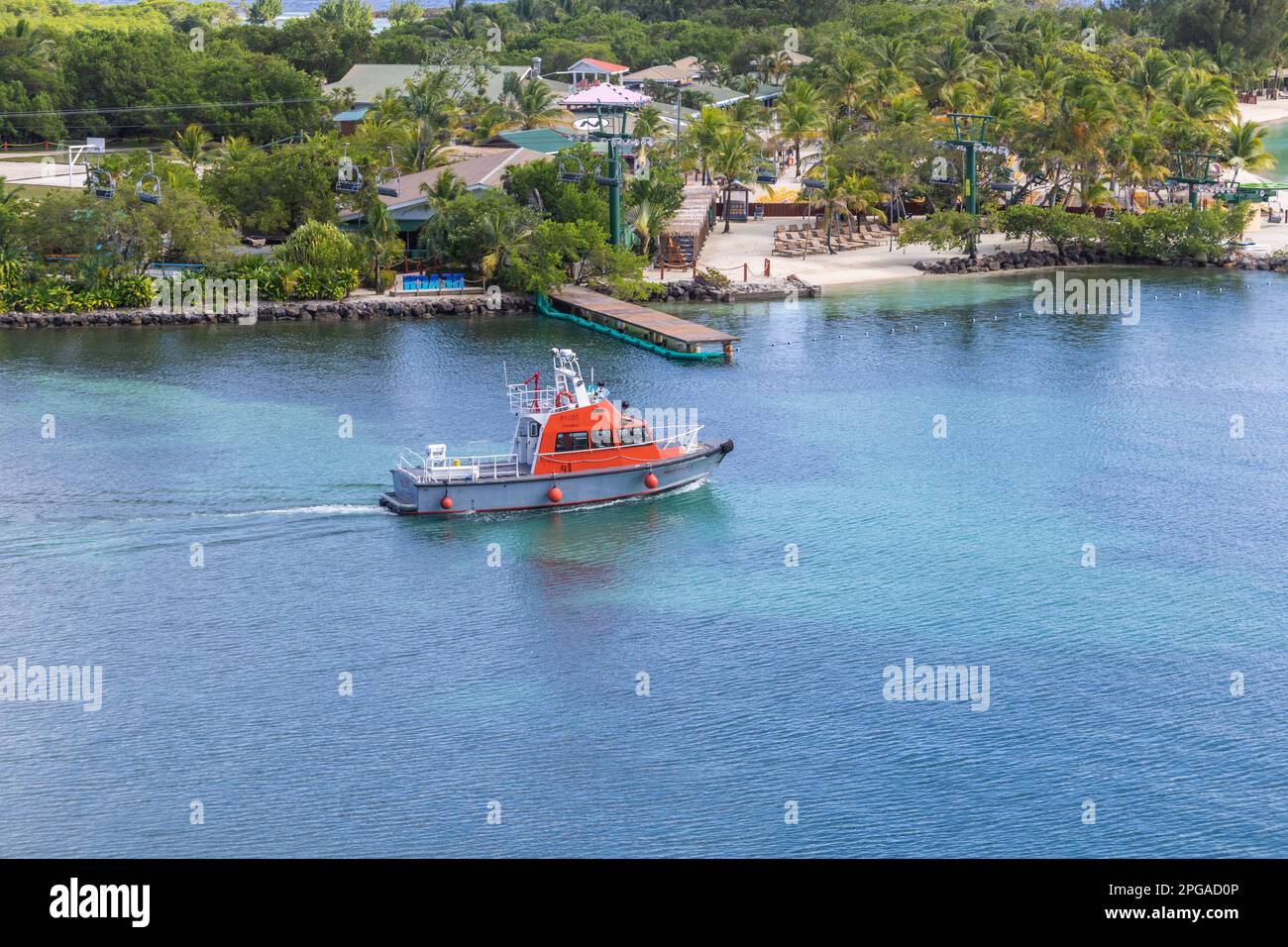 Pilotenboot am Kreuzfahrthafen Roatan Honduras und Touristenziel. Stockfoto
