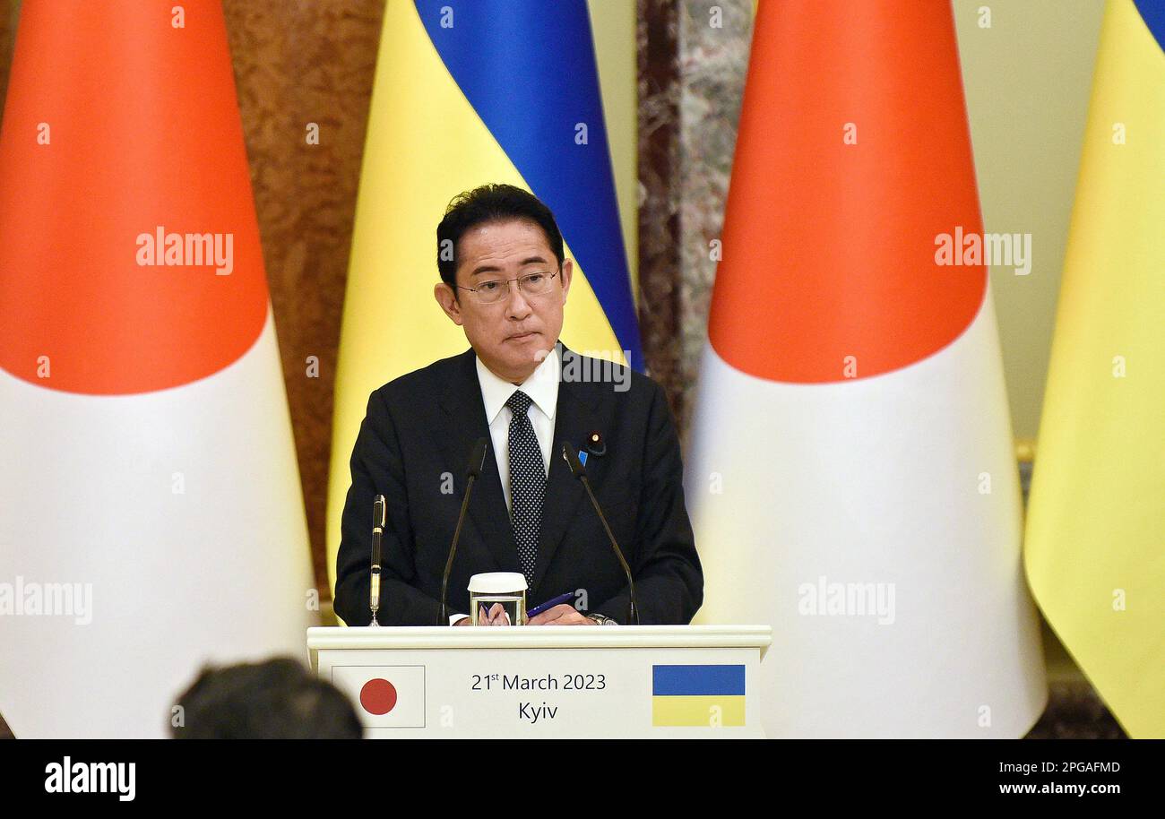 KIEW, UKRAINE - 21. MÄRZ 2023 - Ministerpräsident Japans Fumio Kishida ist während einer gemeinsamen Pressekonferenz mit dem ukrainischen Präsidenten Wolodymyr Zelenskyy, Kiew, Hauptstadt der Ukraine, zu sehen. Stockfoto