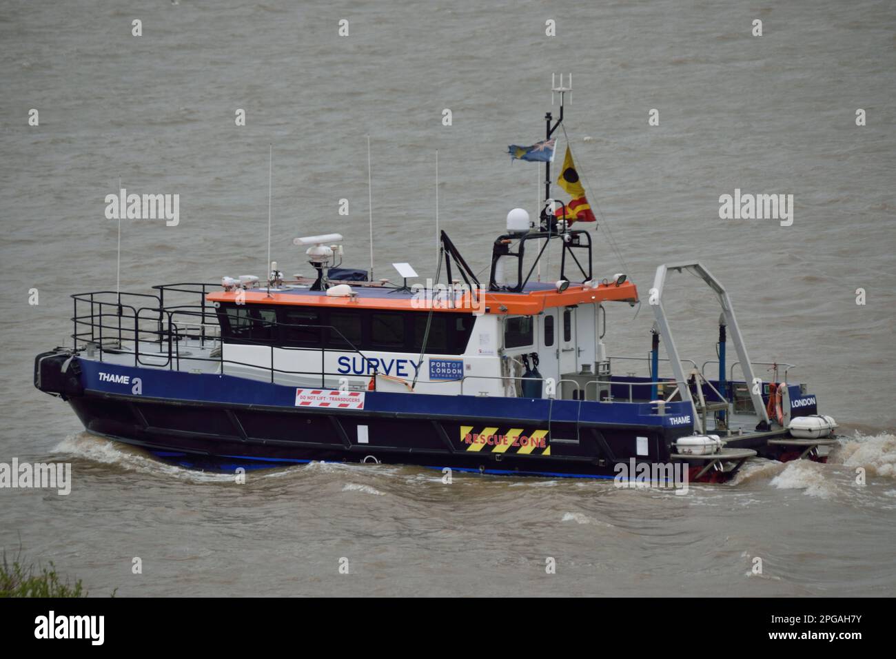 SV Thame, betrieben vom Hydrographic Survey Team der Port of London Authority, hat an der Themse im Osten Londons gearbeitet Stockfoto