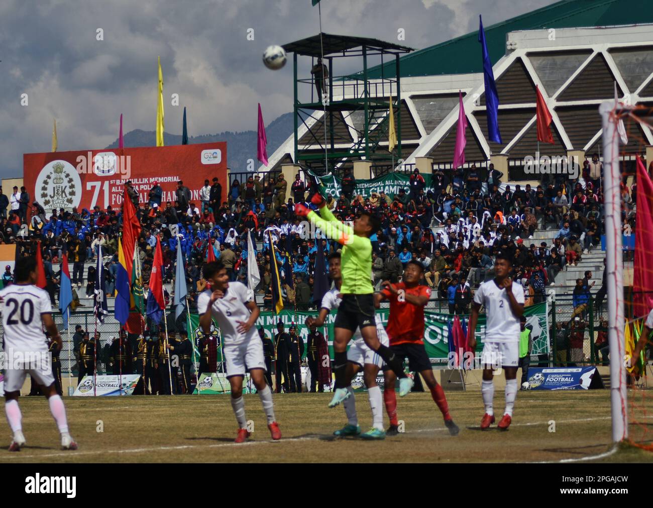 Srinagar, Indien. 20. März 2023. Spieler, die während des 71. B.N. in Aktion gesehen wurden Mullik Memorial All India Police Football Championship Männer-Finalspiel zwischen Mizoram Police und Assam Gewehren, gespielt im Meisterschaftsspiel im Bakshi Stadion in Srinagar Sommerkapital der indischen Regierung Kaschmir.die Polizei von mizoram gewann den Titel mit einer Marge von 1,0 (Foto von Matteo Nardone/Pacific Press) Guthaben: Pacific Press Media Production Corp./Alamy Live News Stockfoto