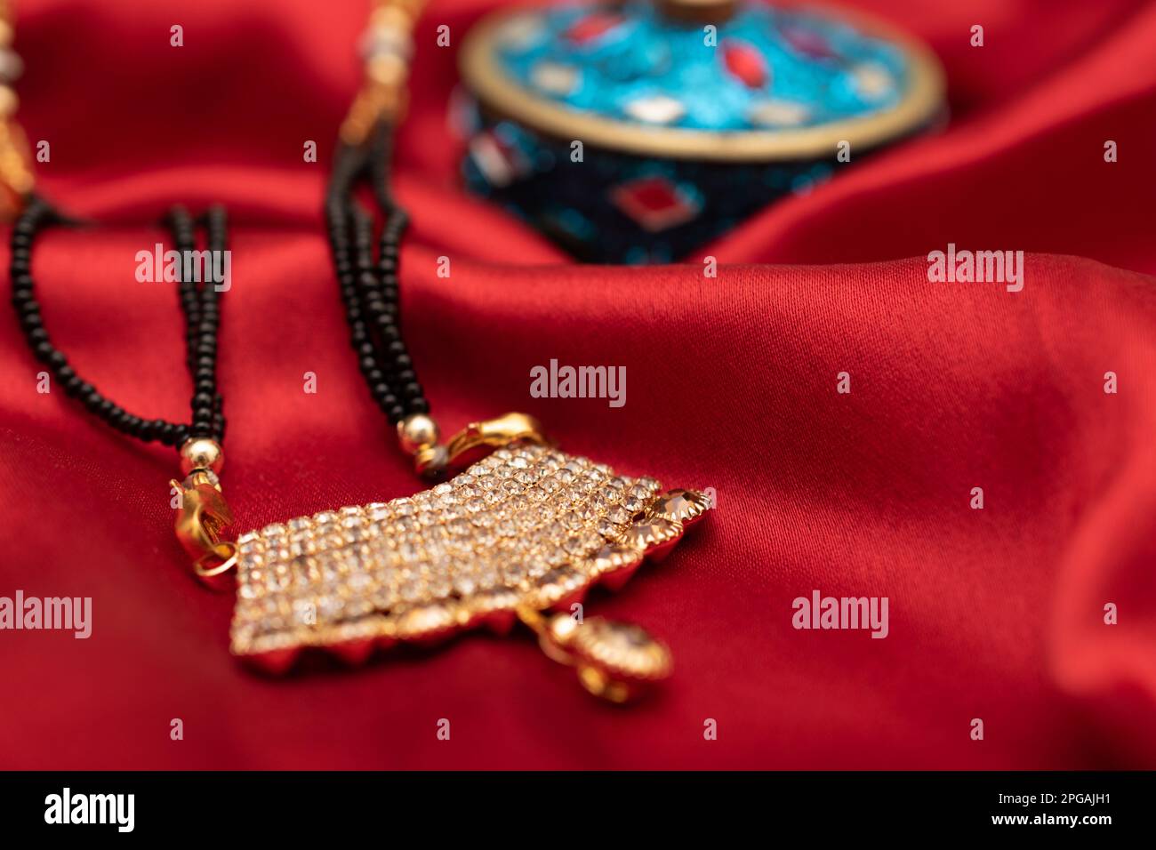 Mangalsutra traditionelle indische Halskette für Hochzeitstage Stockfoto