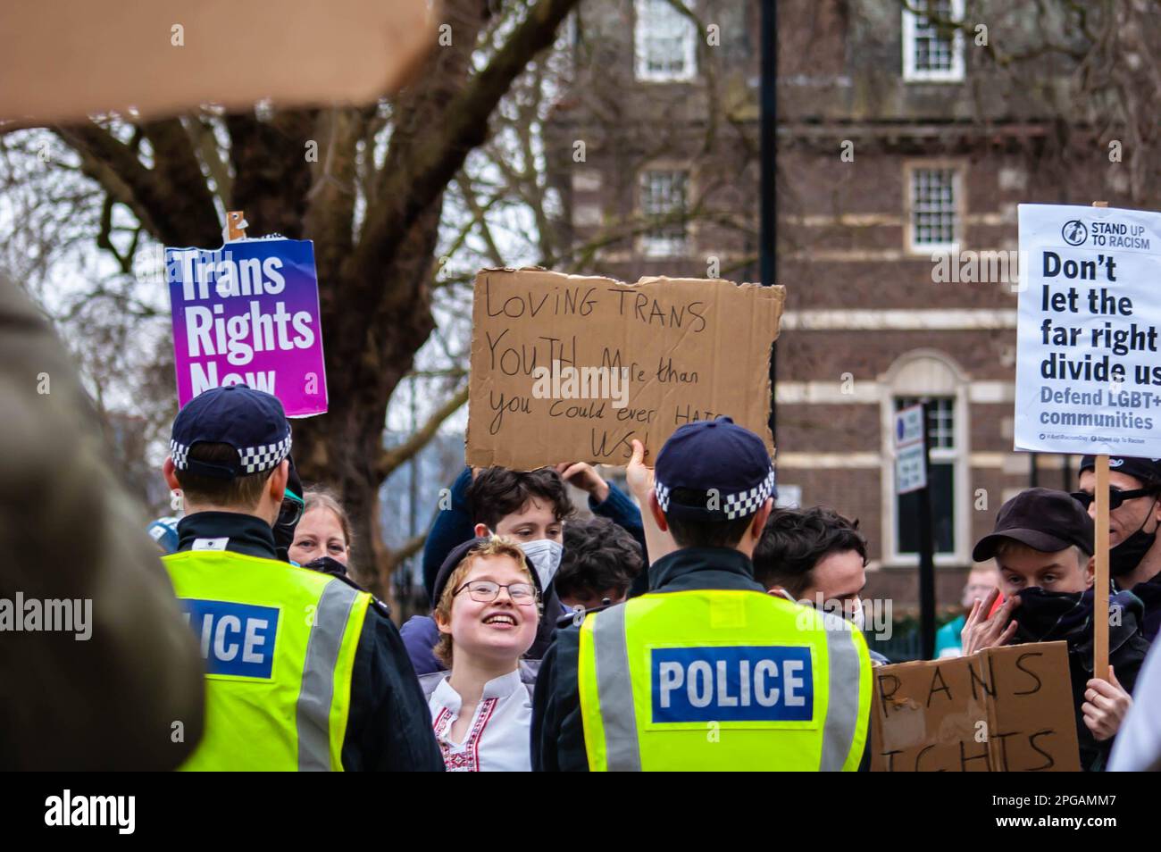 PIMLICO, LONDON - 11. Februar 2023: Proteste für die Drag Queen Story Hour in Tate Britain Stockfoto