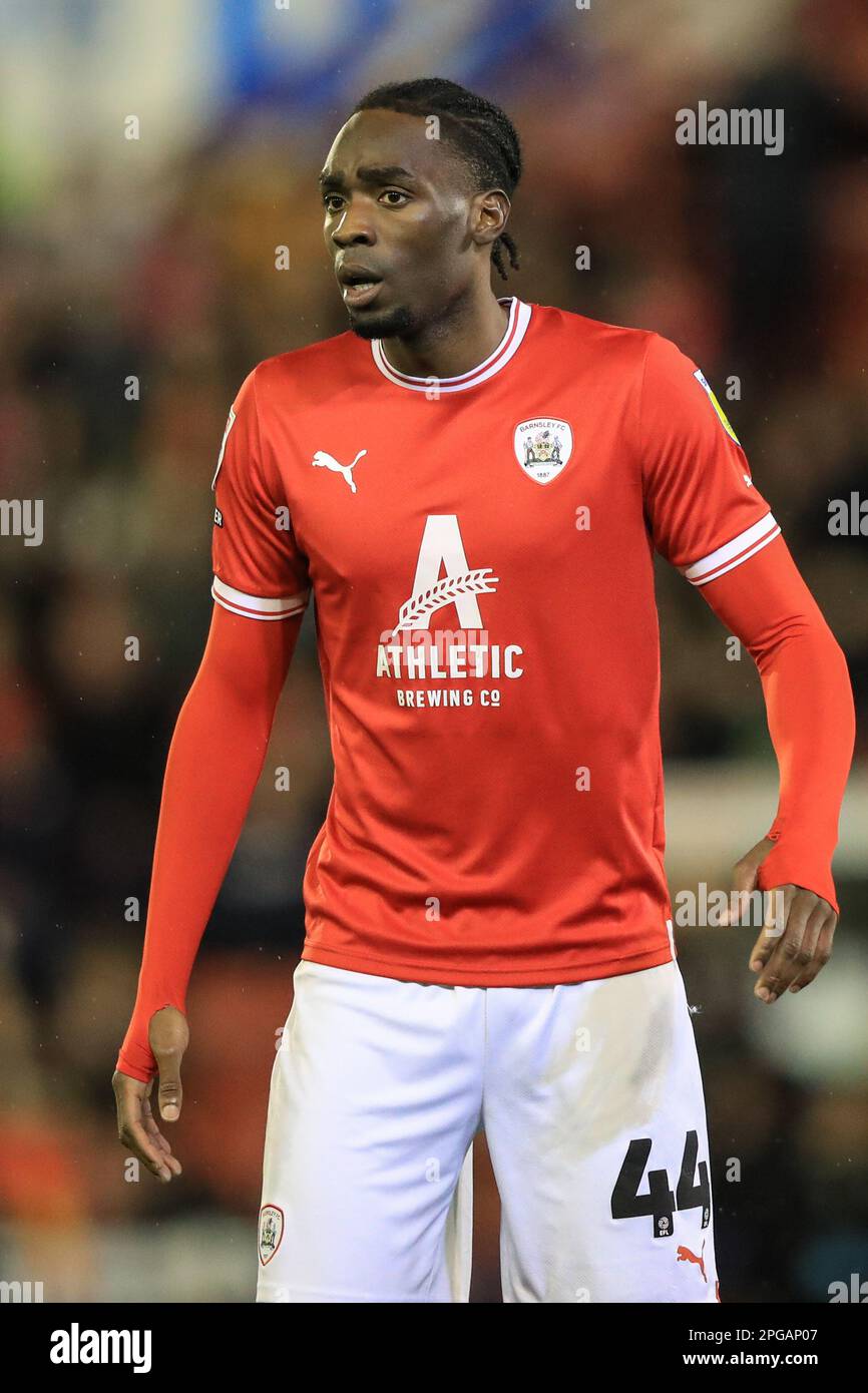 Devante Cole #44 von Barnsley während des Sky Bet League 1-Spiels Barnsley vs Sheffield Wednesday in Oakwell, Barnsley, Großbritannien, 21. März 2023 (Foto: Alfie Cosgrove/News Images) Stockfoto