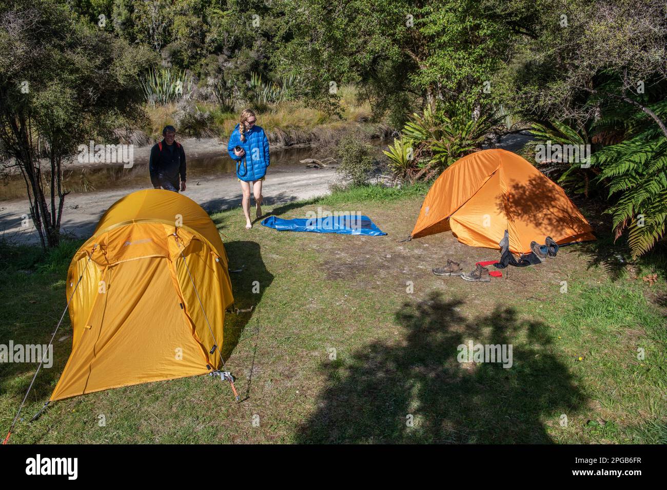 Ein Campingplatz am Rakiura Track auf der Stewart Island, Aotearoa Neuseeland. Stockfoto
