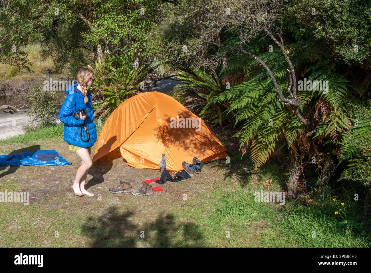 Ein Campingplatz am Rakiura Track auf der Stewart Island, Aotearoa Neuseeland. Stockfoto