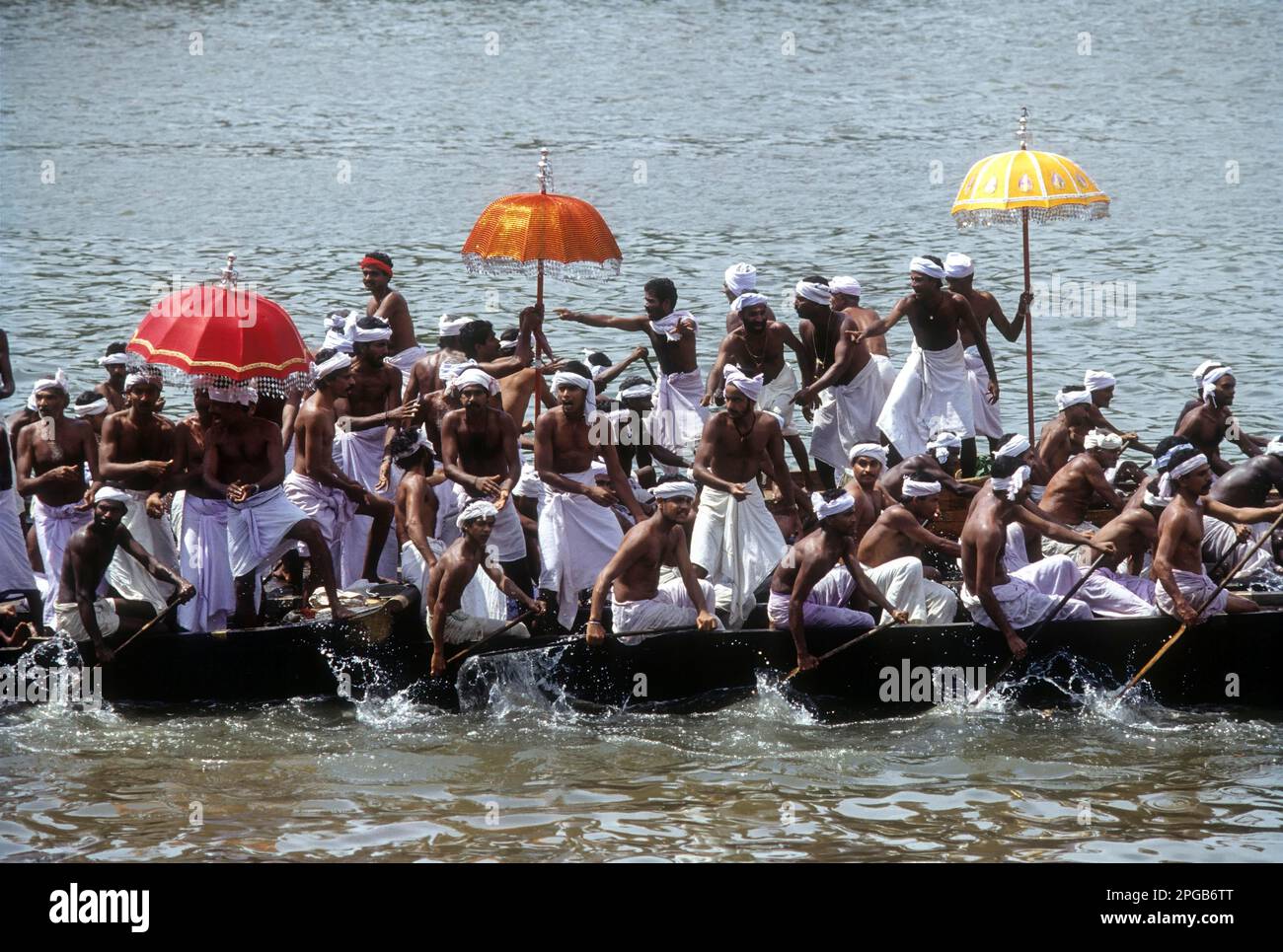 Vanji-Pattu-Sänger; Aranmula-Vallamkali-Festival; Schlangenbootrennen auf dem Pampa während Onam in Aranmula, Kerala, Indien Stockfoto