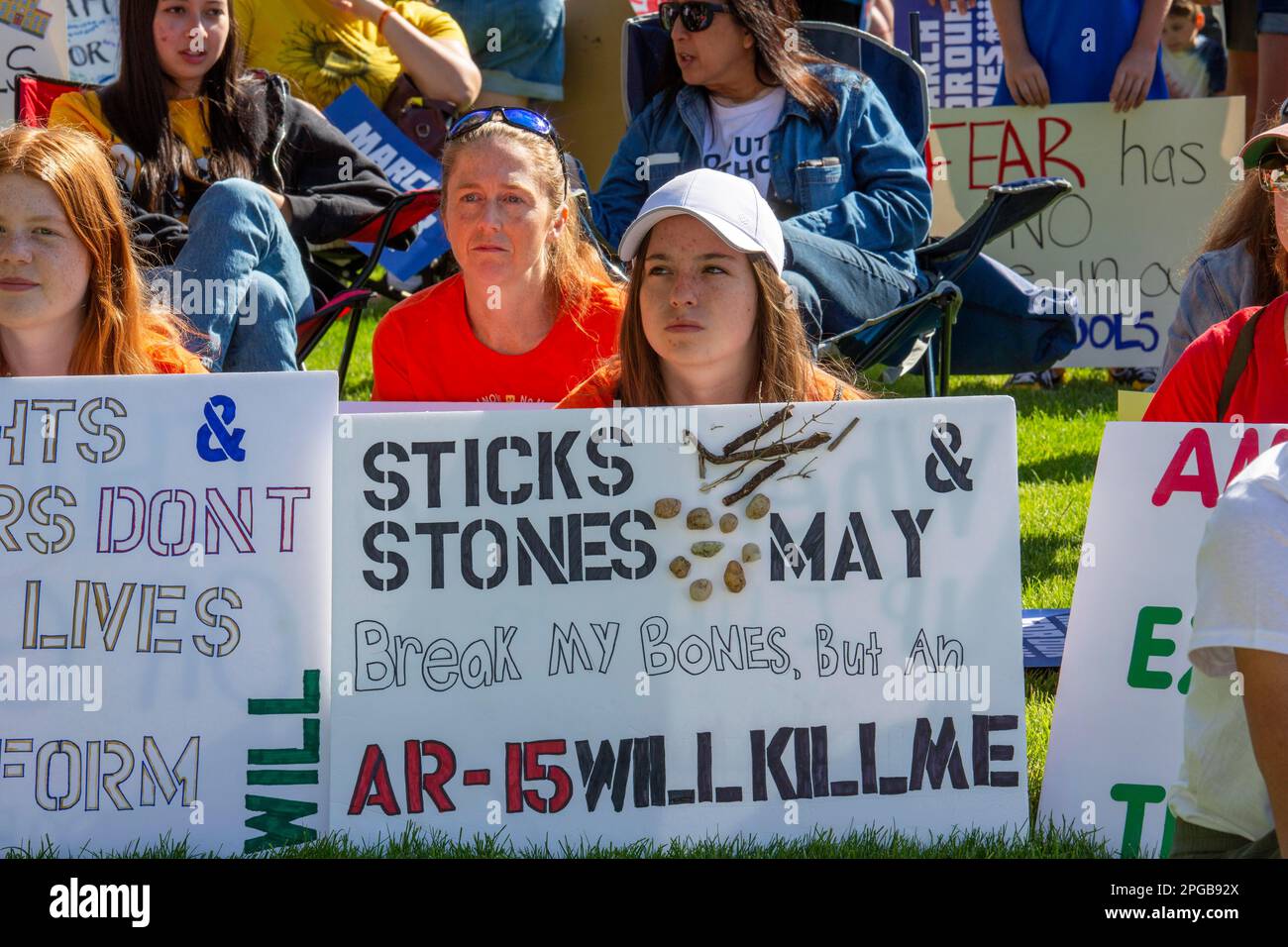 Oxford, Michigan, USA, 11. Juni 2022, Hunderte von Menschen haben sich für strengere Waffenkontrollgesetze eingesetzt, in der Stadt, in der vier Studenten an der Oxford High erschossen wurden Stockfoto