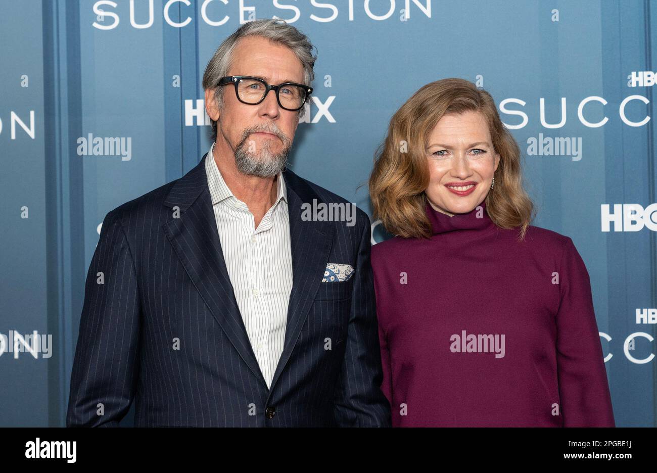 20. März 2023, New York, New York, USA: Alan Ruck und Mireille Enos nehmen an der Premiere der „Succession“-Saison 4 von HBO im Jazz at Lincoln Center Teil. Dies ist die letzte Saison der äußerst erfolgreichen Serie. (Kreditbild: © Lev Radin/Pacific Press via ZUMA Press Wire) NUR ZUR REDAKTIONELLEN VERWENDUNG! Nicht für den kommerziellen GEBRAUCH! Stockfoto