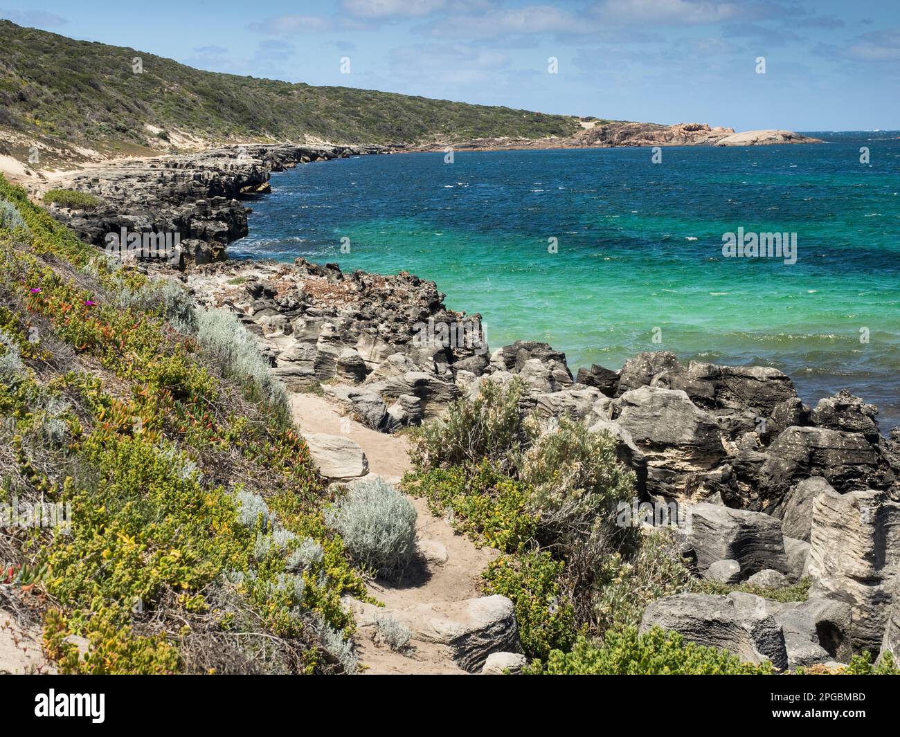 Kalksteinfelsen mit Elephant Rock in der Ferne, Cosy Corner, Cape to Cape Track, Leeuwin-Naturaliste National Park, Westaustralien Stockfoto