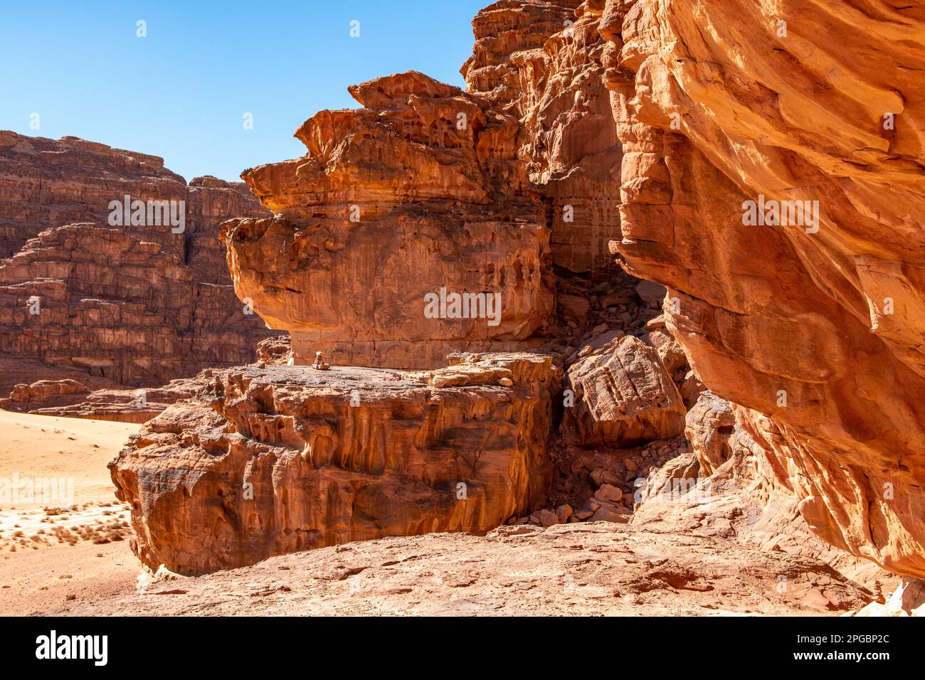 Pfad zum Lawrence's Tempel in Wadi Rum, Jordanien Stockfoto